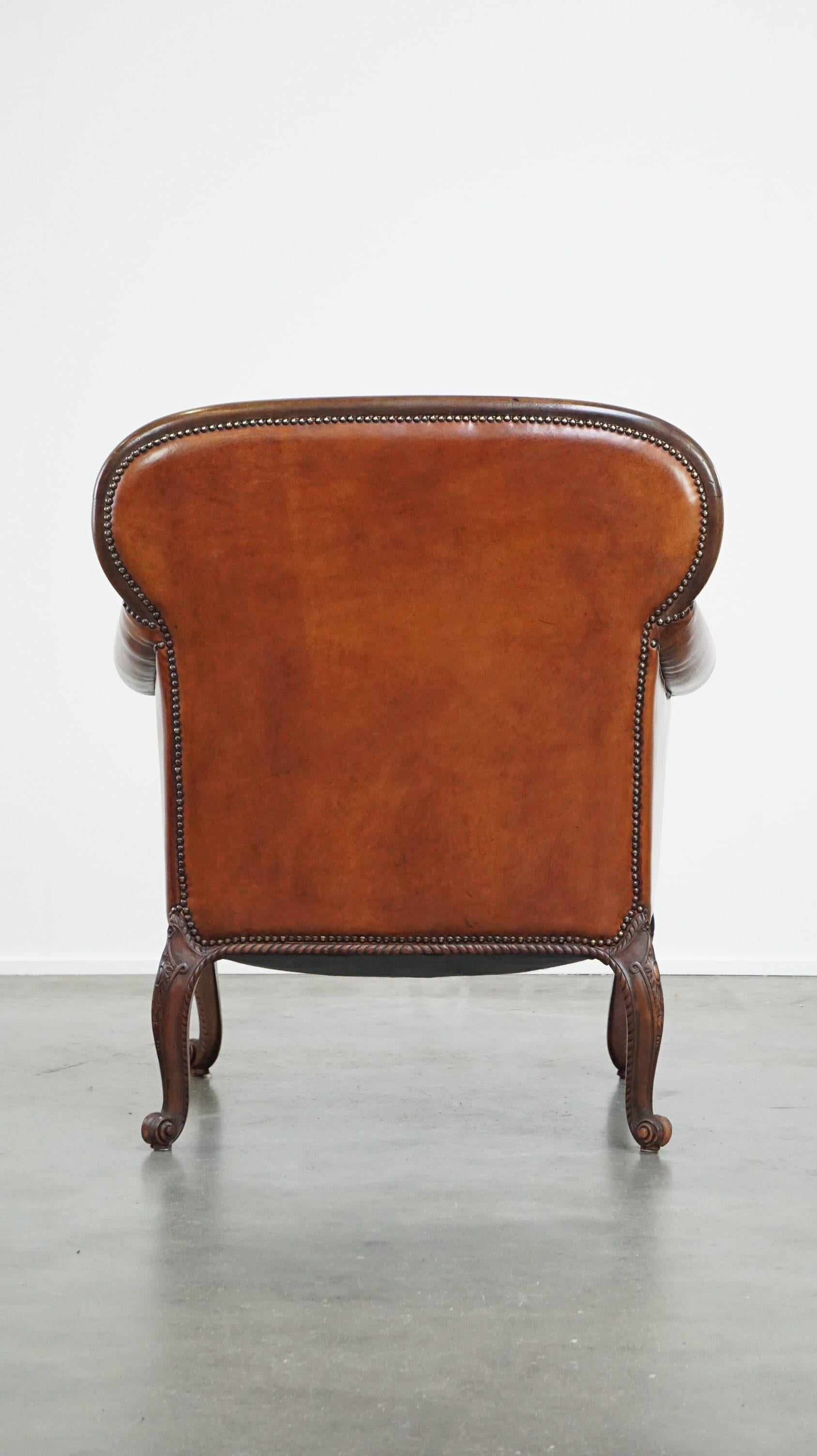 Fauteuil ancien en peau de mouton entièrement restauré Bon état - En vente à Harderwijk, NL