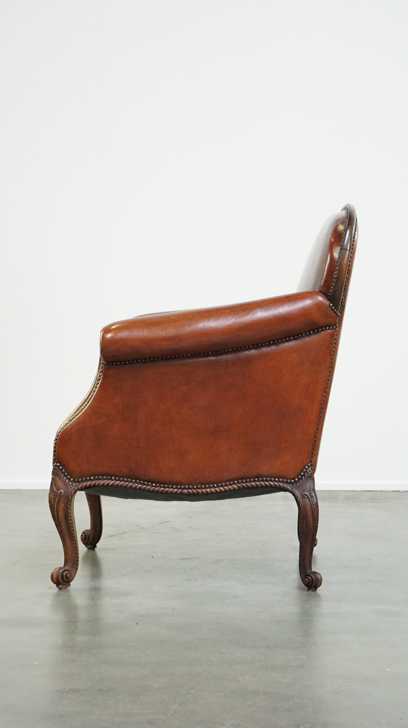 XIXe siècle Fauteuil ancien en peau de mouton entièrement restauré en vente