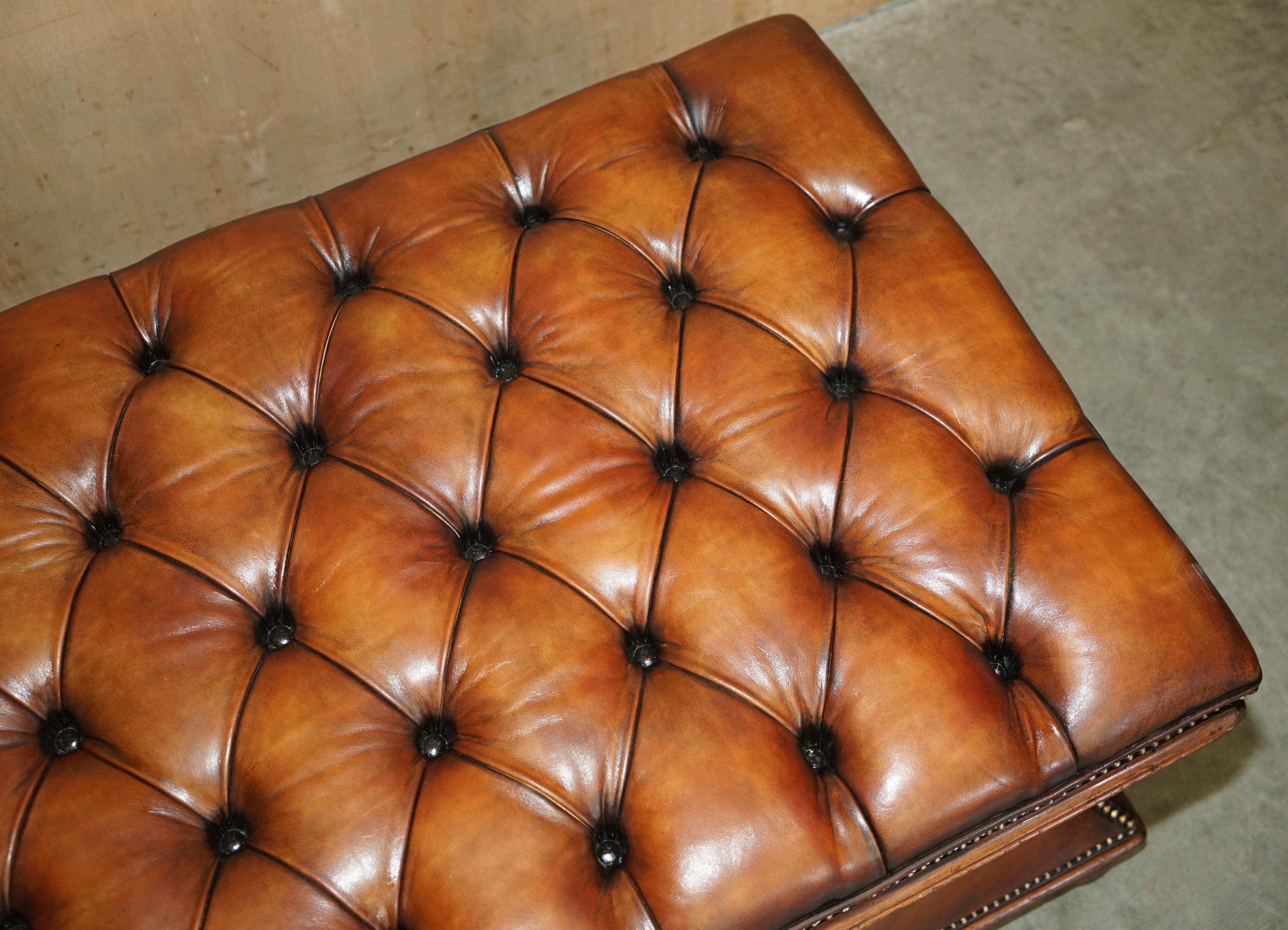 tabouret d'ottomane en cuir de chesterfield marron entièrement restauré Bon état - En vente à West Sussex, Pulborough