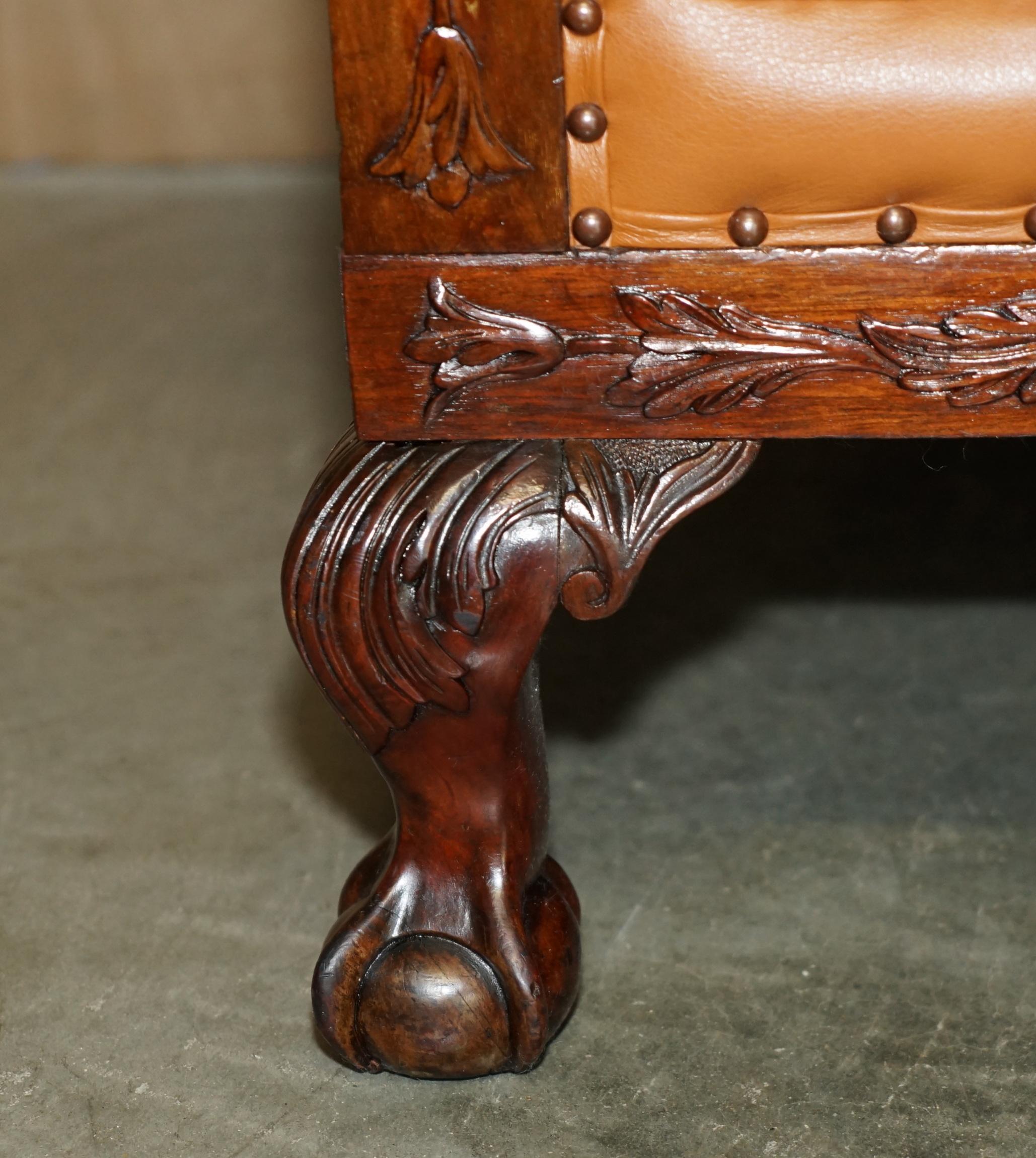 XIXe siècle canapé trois places en cuir marron foncé ANTiQUE VICTORIENNE entièrement restaurée en vente