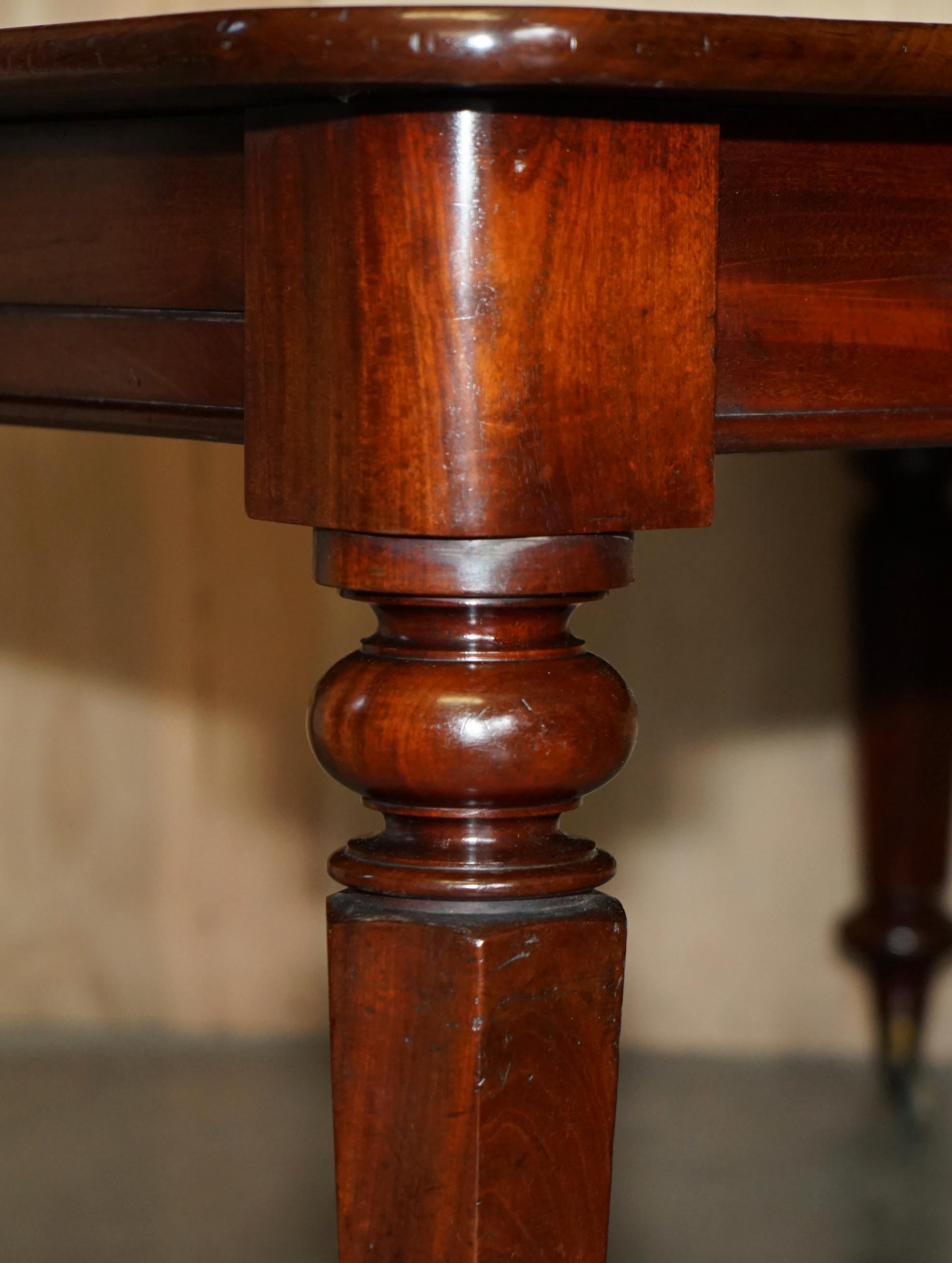 English FULLY RESTORED ANTiQUE WILLIAM IV CIRCA 1830 4-12 PERSON EXTENDING DINING TABLE For Sale
