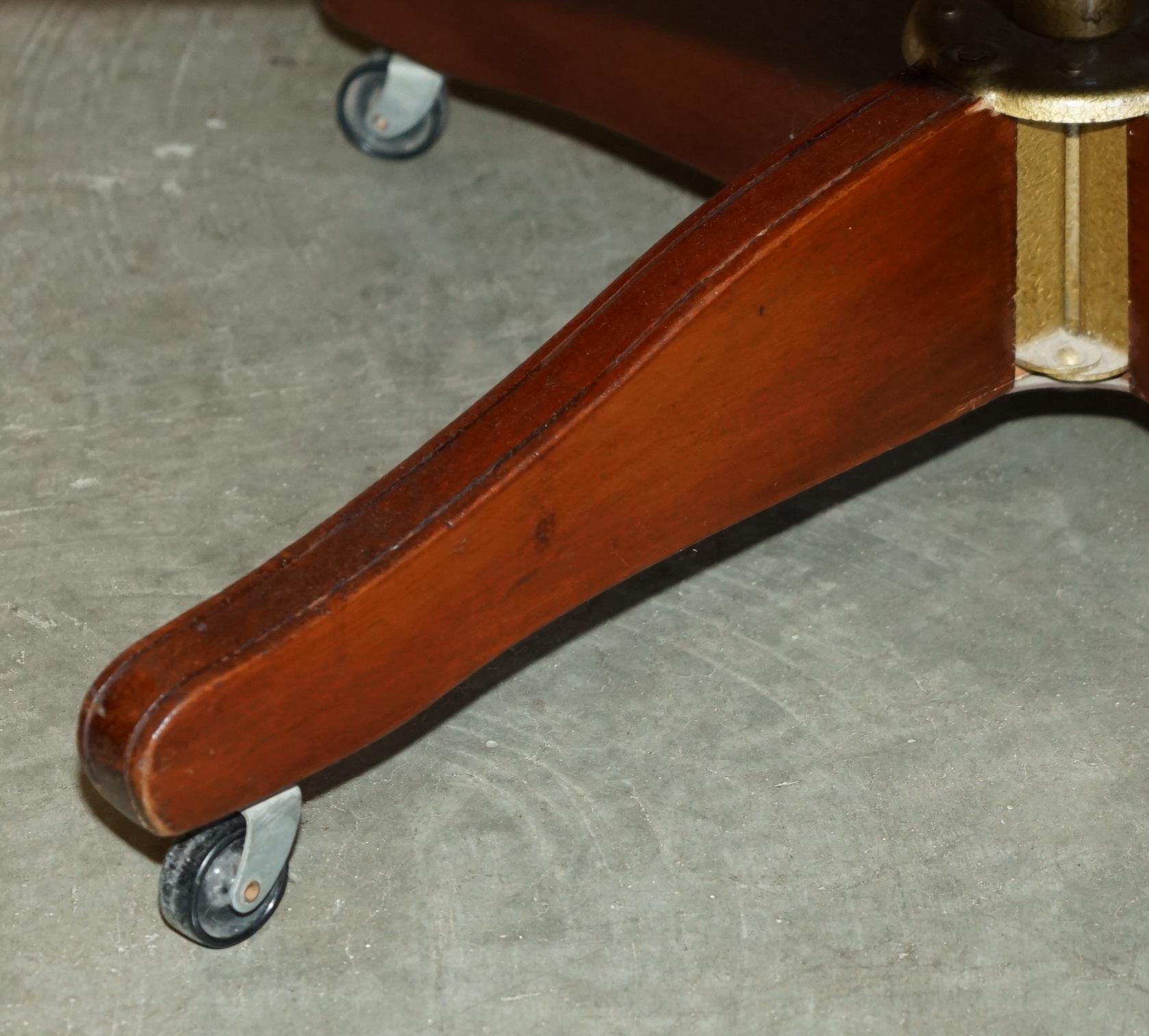 SILLón de cuero marrón de estilo Art Decó totalmente restaurado. en venta 6