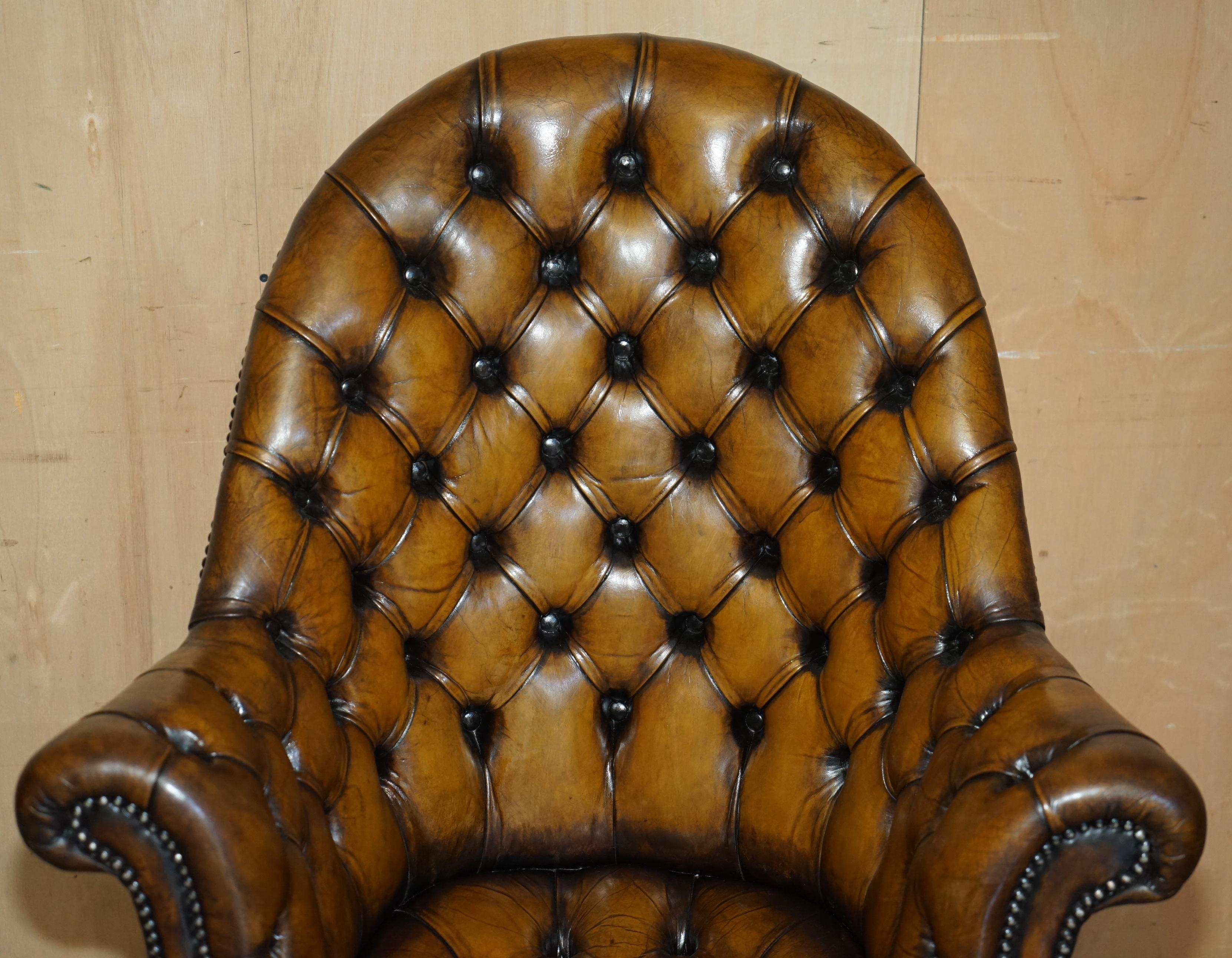 SILLón de cuero marrón de estilo Art Decó totalmente restaurado. Hecho a mano en venta