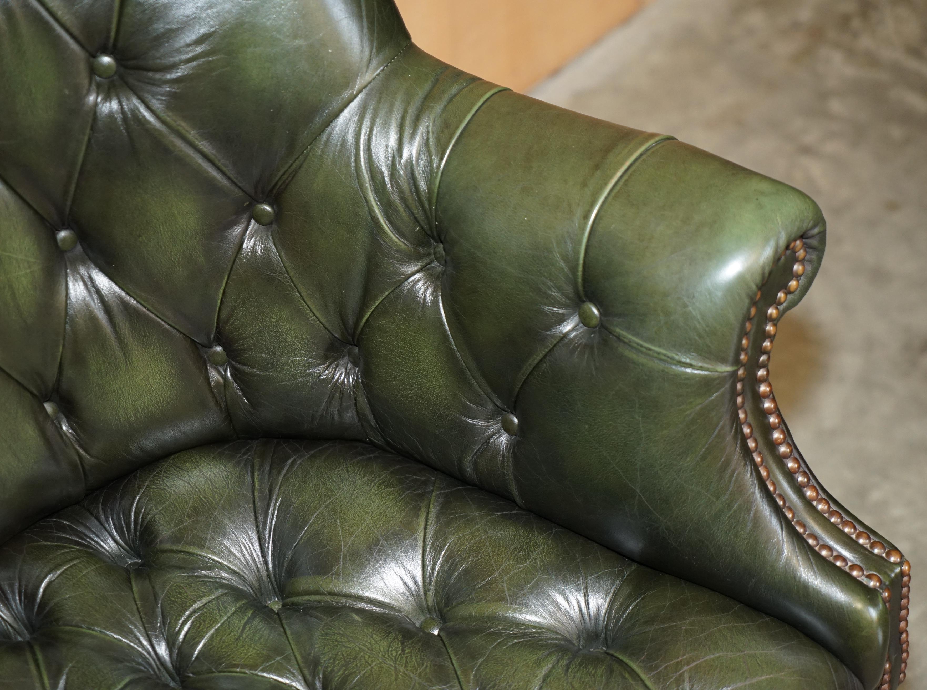 Cuir FAUTEUIL DE DIRECTEUR ART DECO EN CUIR VERT CHESTERFIELD CAPTAINS FAUTEUIL DE DIRECTEUR entièrement restauré en vente