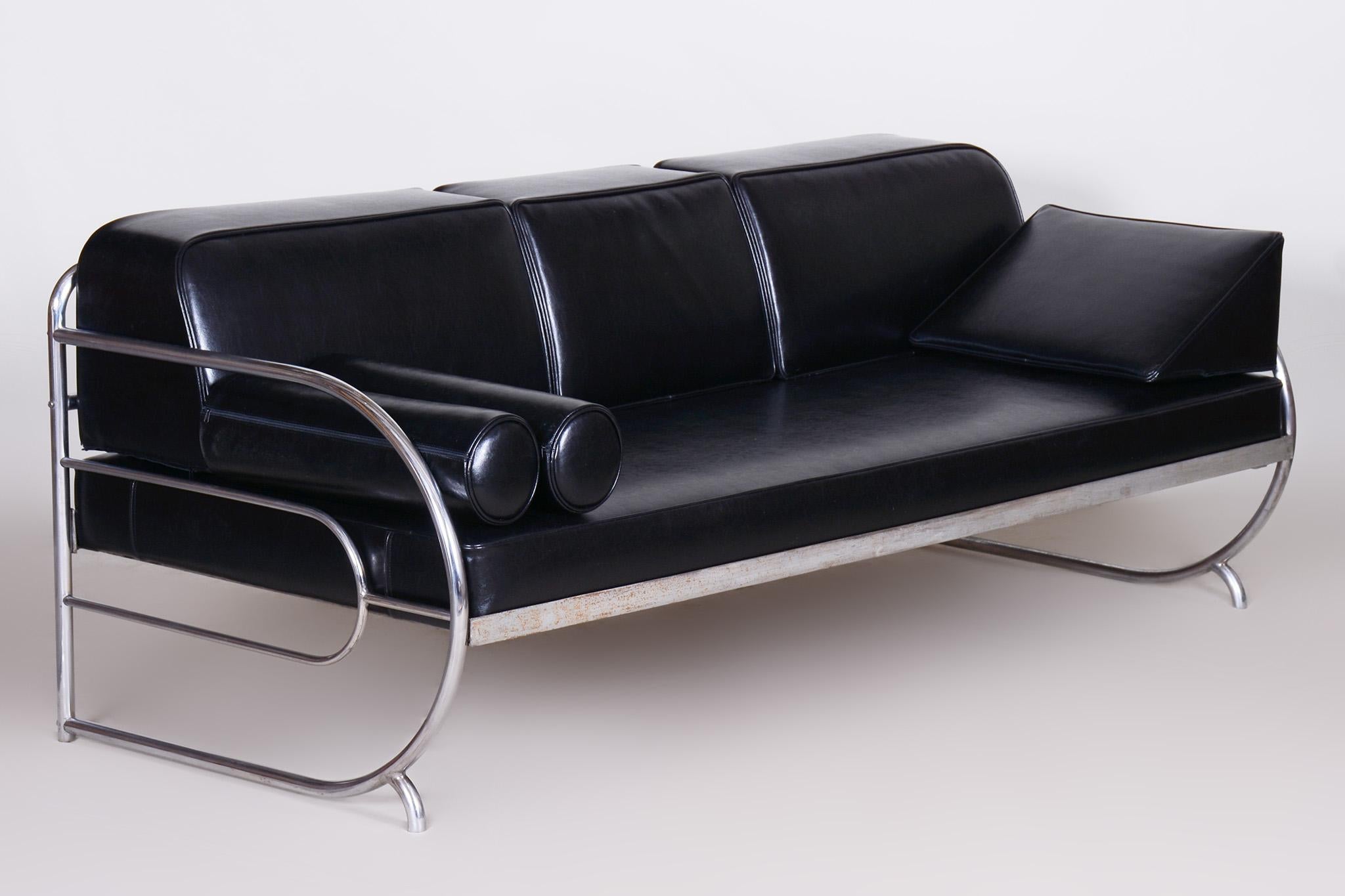 Czech Fully Restored Bauhaus Black Leather Tubular Chrome Sofa by Robert Slezák, 1930s For Sale