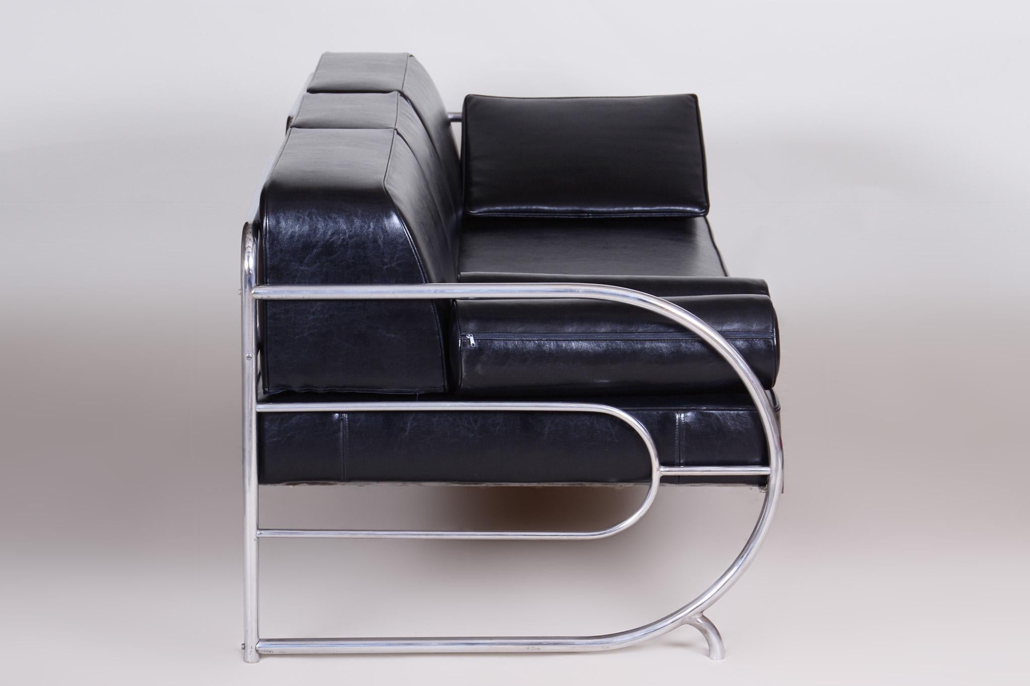 20th Century Fully Restored Bauhaus Black Leather Tubular Chrome Sofa by Robert Slezák, 1930s For Sale
