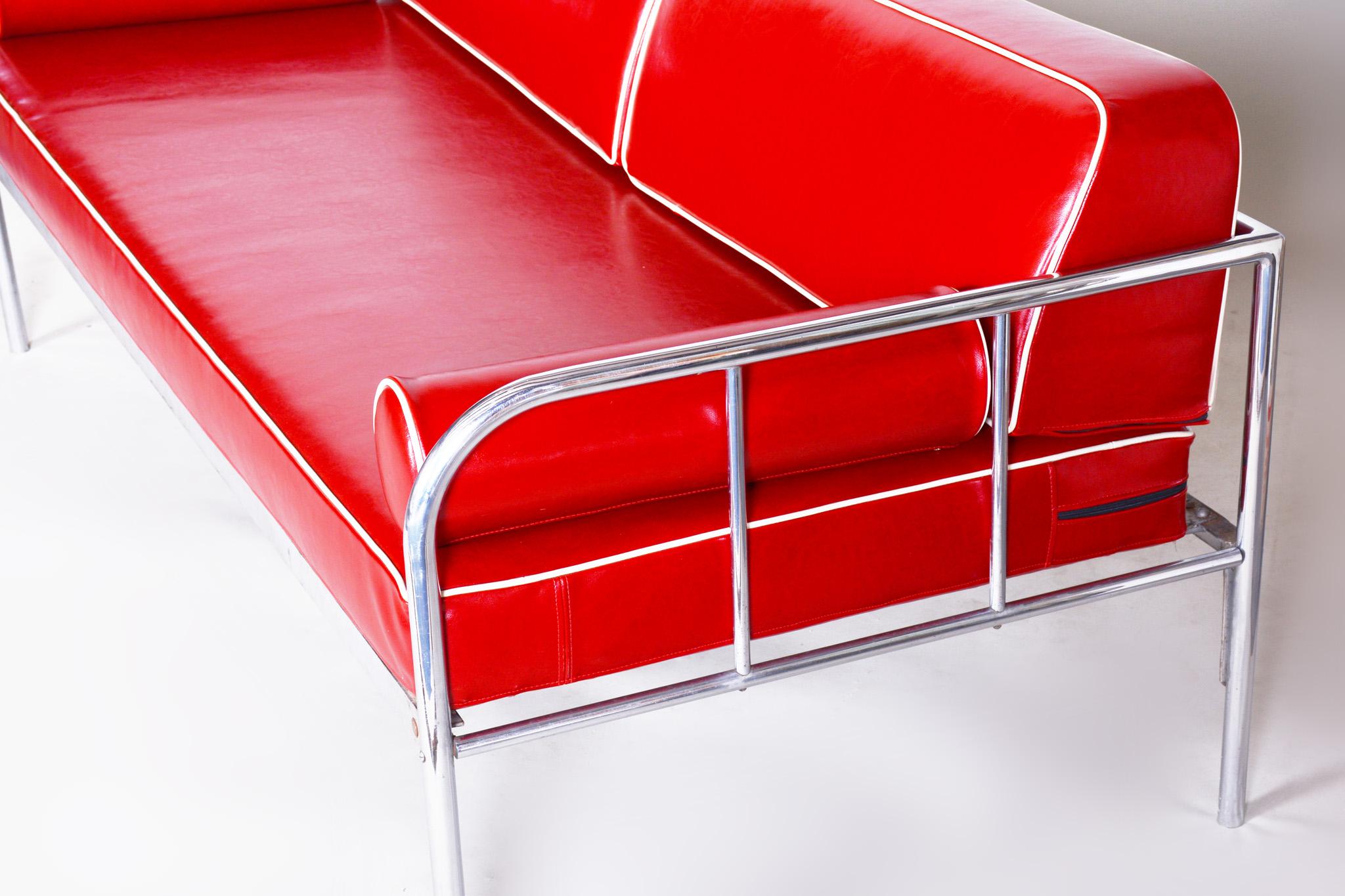 Fully Restored Bauhaus Leather and Chrome Sofa by Vichr a Spol, 1930s Czechia For Sale 1