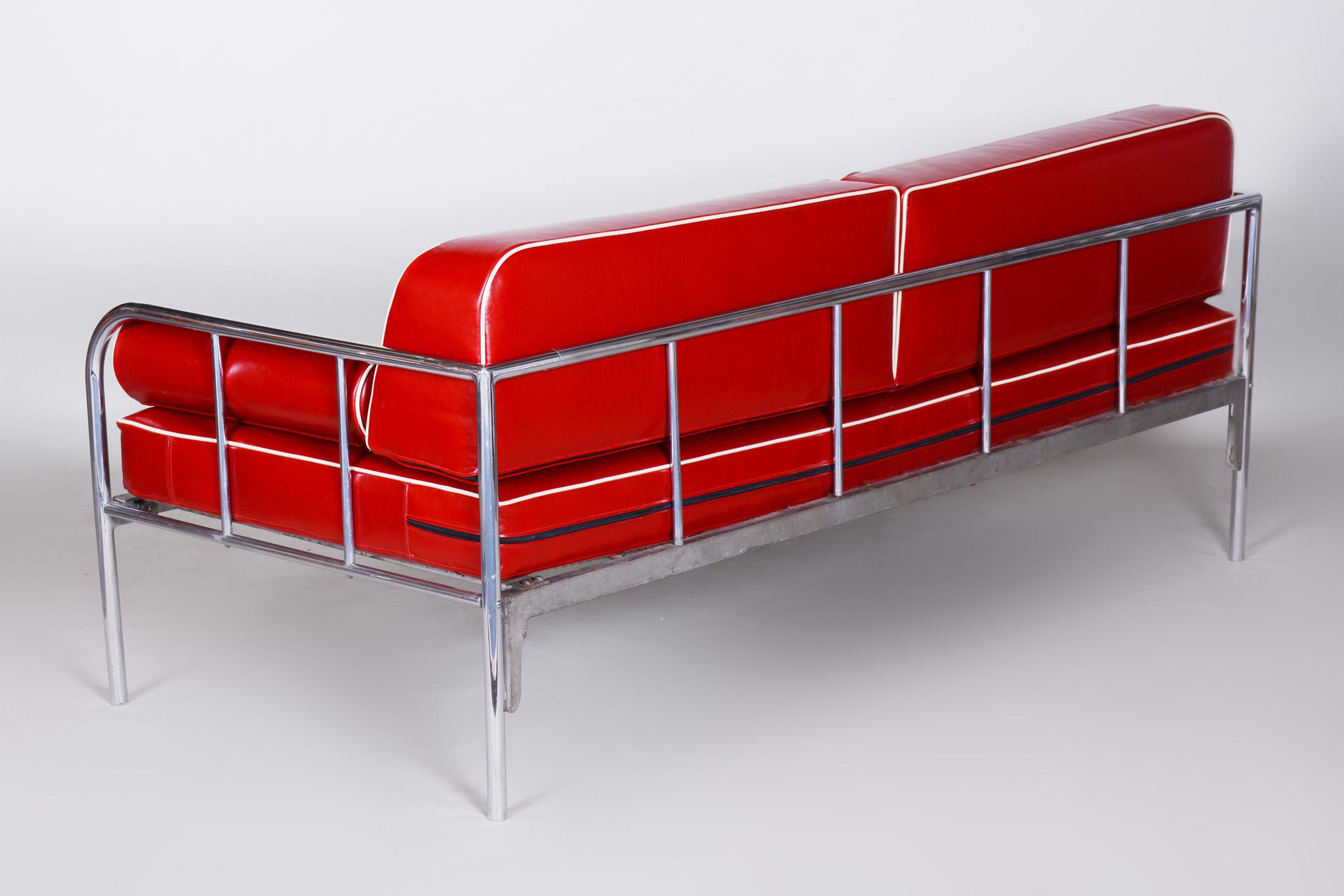 Fully Restored Bauhaus Leather and Chrome Sofa by Vichr a Spol, 1930s Czechia For Sale 2