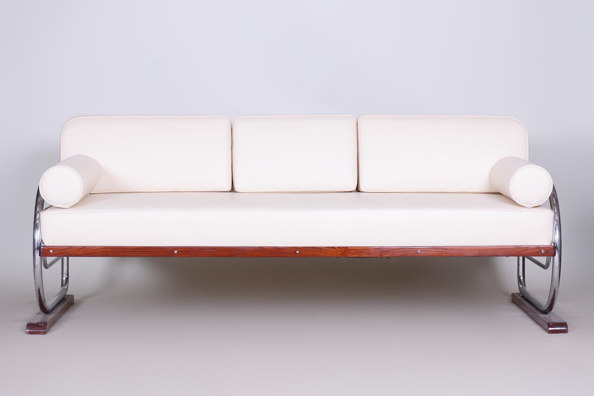 20th Century Fully Restored Bauhaus White Leather Tubular Chrome Sofa by Robert Slezák, 1930s For Sale