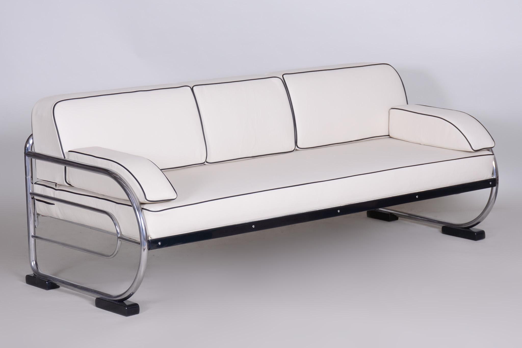 Vollständig restauriertes Bauhaus-Sofa aus weißem Leder mit Chromrohr von Robert Slezk, 1930er Jahre (20. Jahrhundert) im Angebot