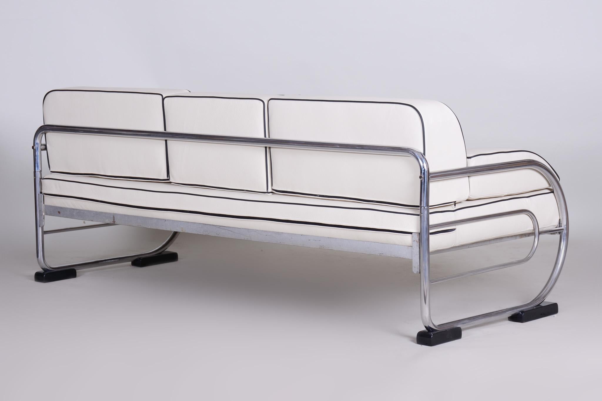 Divano Bauhaus in pelle bianca e cromo tubolare completamente restaurato di Robert Slezák, anni '30 in vendita 2