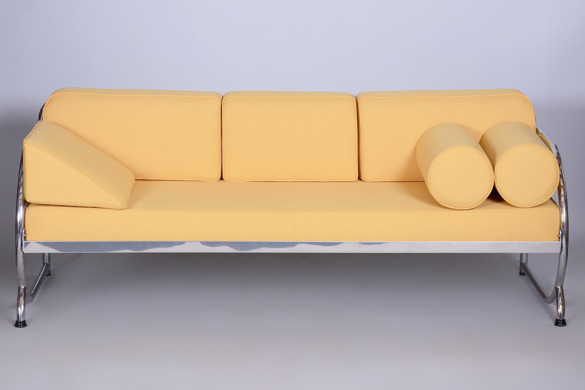 Fully Restored Bauhaus Yellow Leather Tubular Chrome Sofa, Robert Slezák, 1930s In Good Condition For Sale In Horomerice, CZ