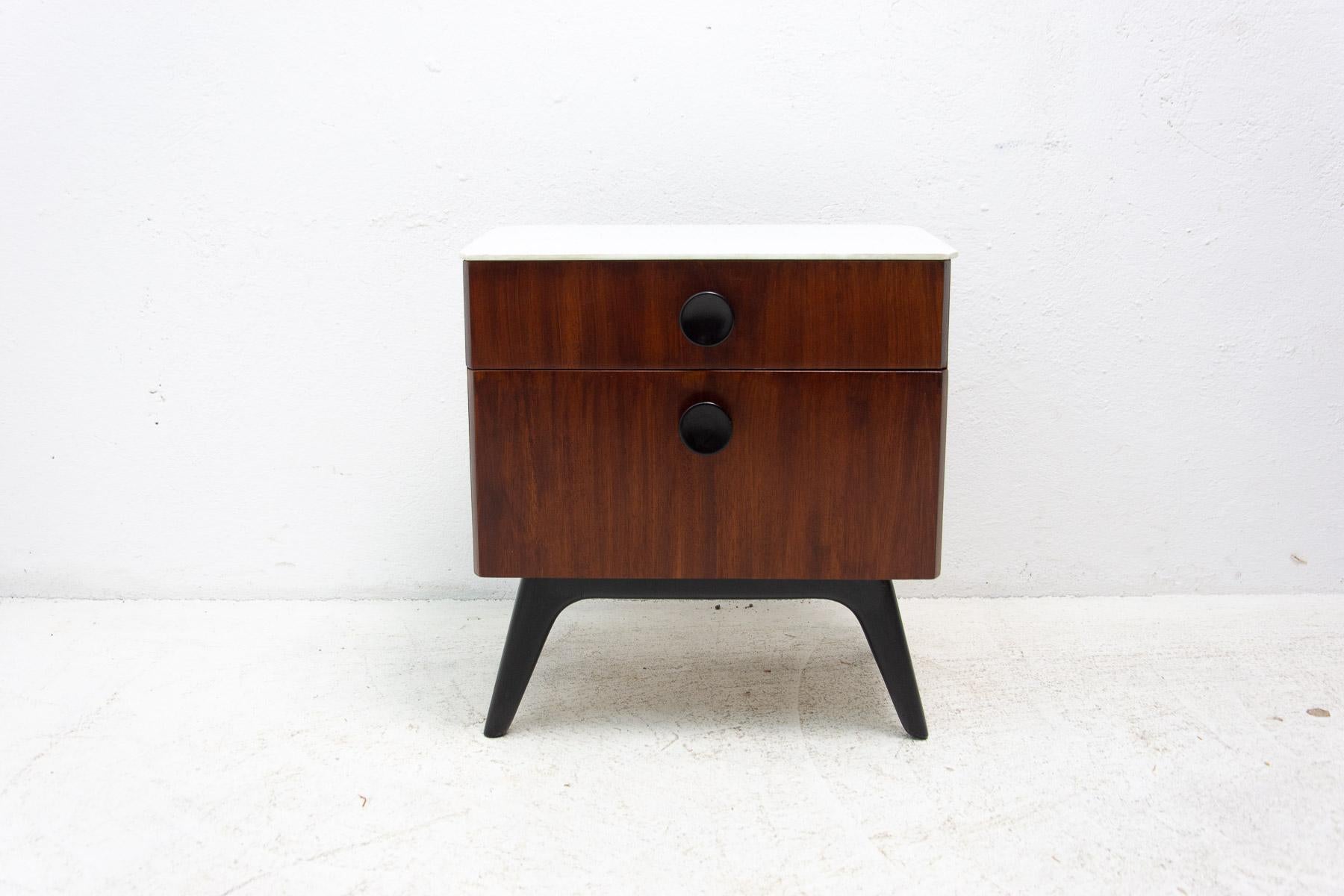 Fully Restored Bedside Table by Jindřich Halabala for ÚP Závody, 1950's, Czech For Sale 7