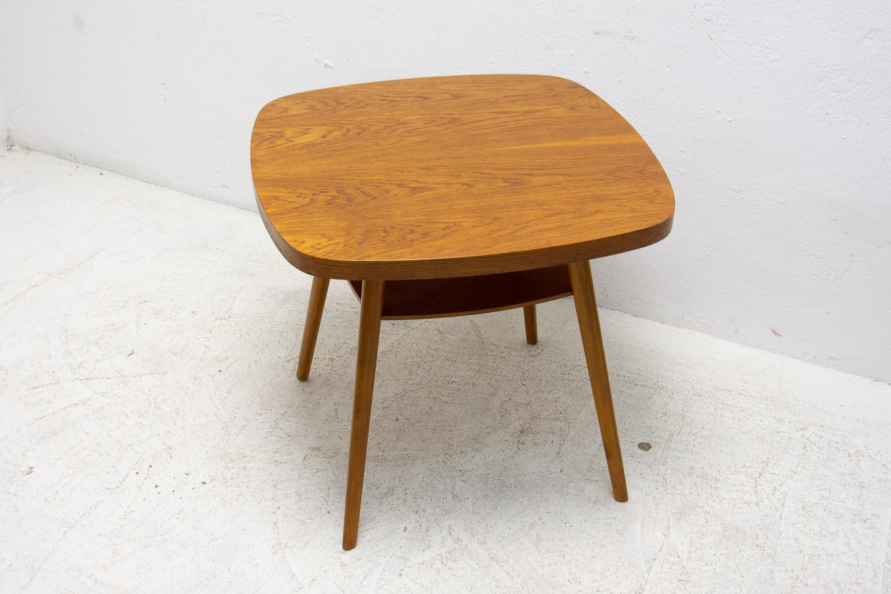 Fully Restored Beech Wood Coffee Table, Czechoslovakia, 1960´S In Good Condition For Sale In Prague 8, CZ
