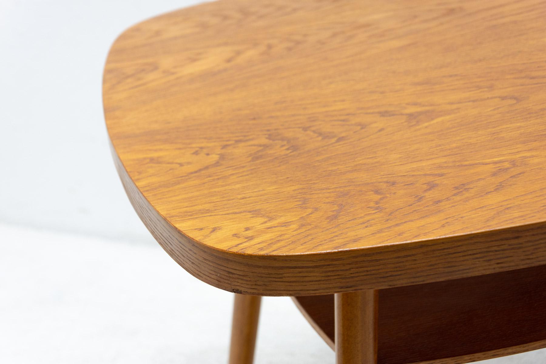 Fully Restored Beech Wood Coffee Table, Czechoslovakia, 1960´S For Sale 1