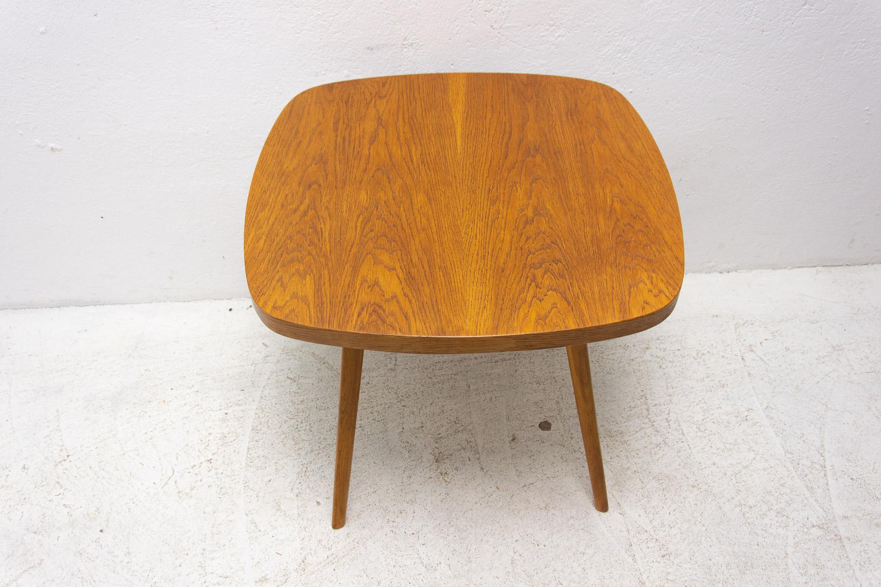 Fully Restored Beech Wood Coffee Table, Czechoslovakia, 1960´S For Sale 2