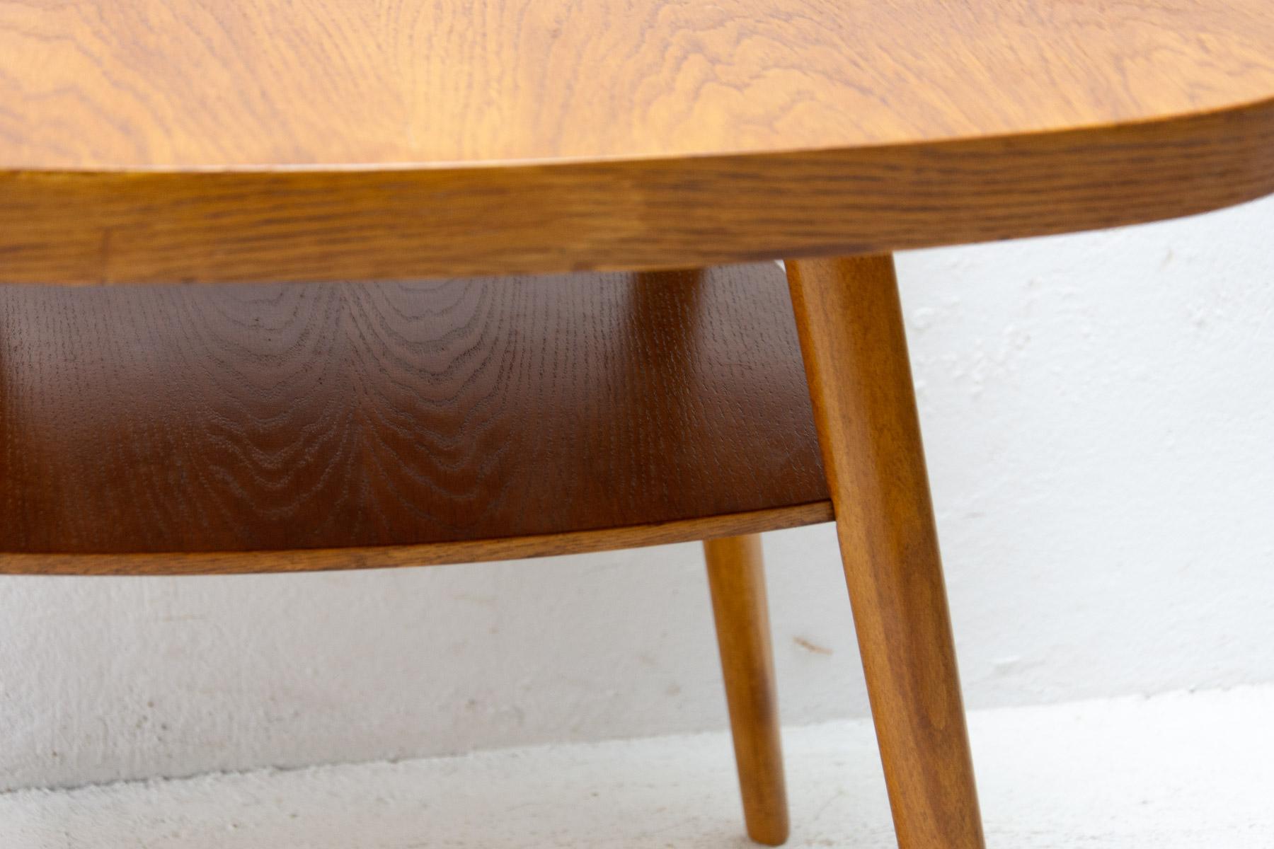 Fully Restored Beech Wood Coffee Table, Czechoslovakia, 1960´S For Sale 4