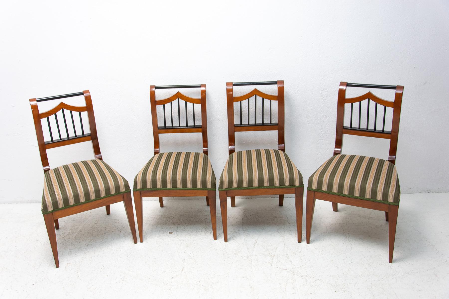 European Fully Restored Biedermeier Dining Chairs, Austria-Hungary, 1830´s, Set of 4