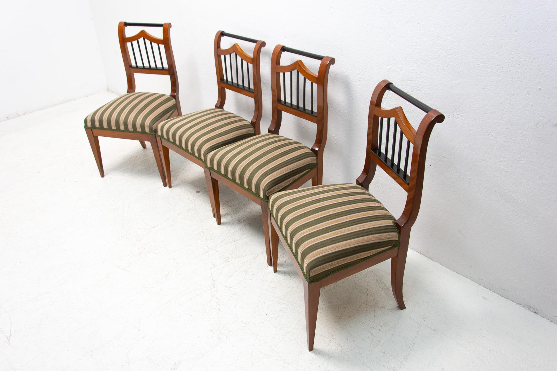 Fully Restored Biedermeier Dining Chairs, Austria-Hungary, 1830´s, Set of 4 2