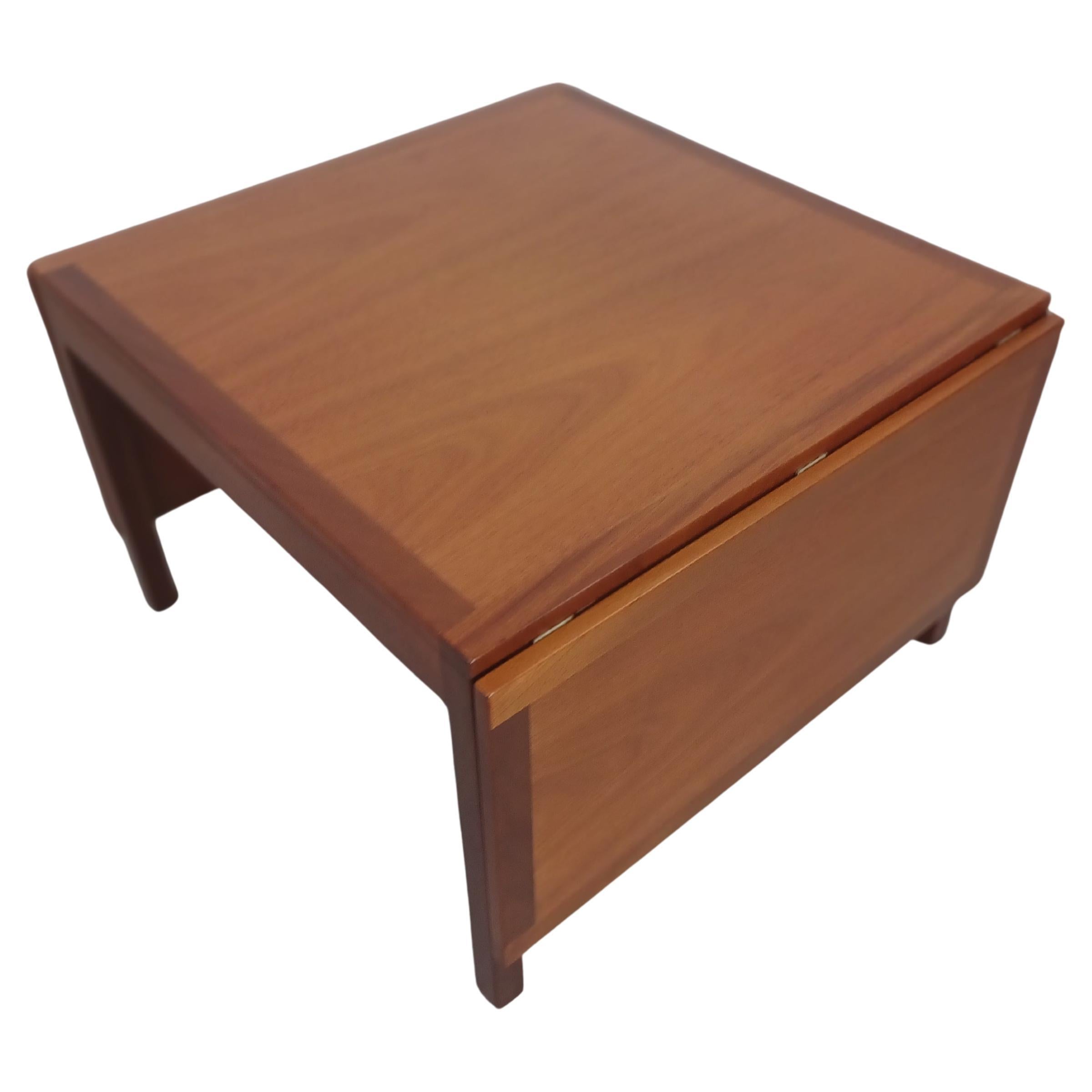 Fully Restored Borge Mogensen Expandable Teak Coffee Table  Excellent Condition For Sale