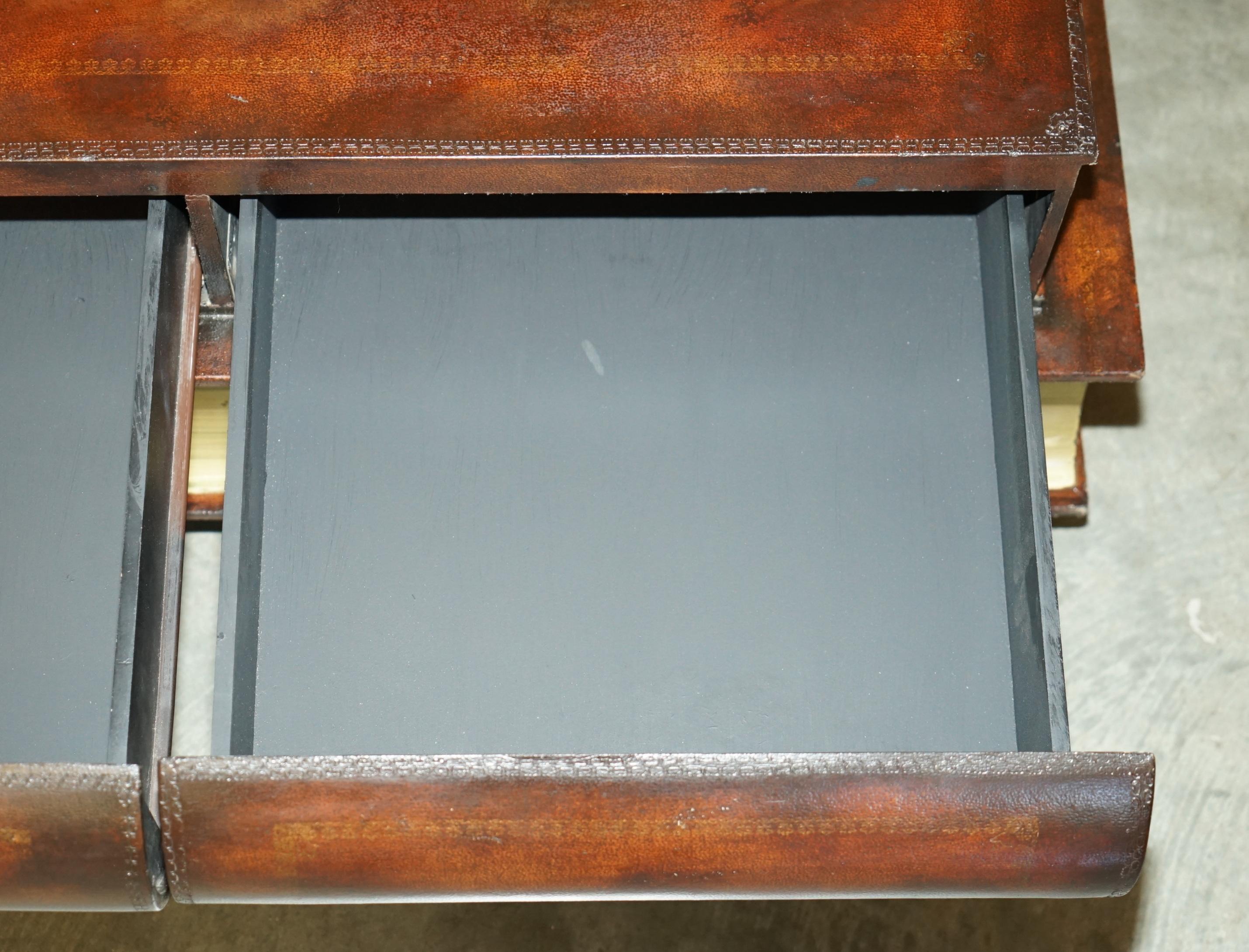 FULLY RESTORED BROWN LEATHER SCHOLARS STACK OF BOOKCASE COFFEE TABLE DRAWERs For Sale 9
