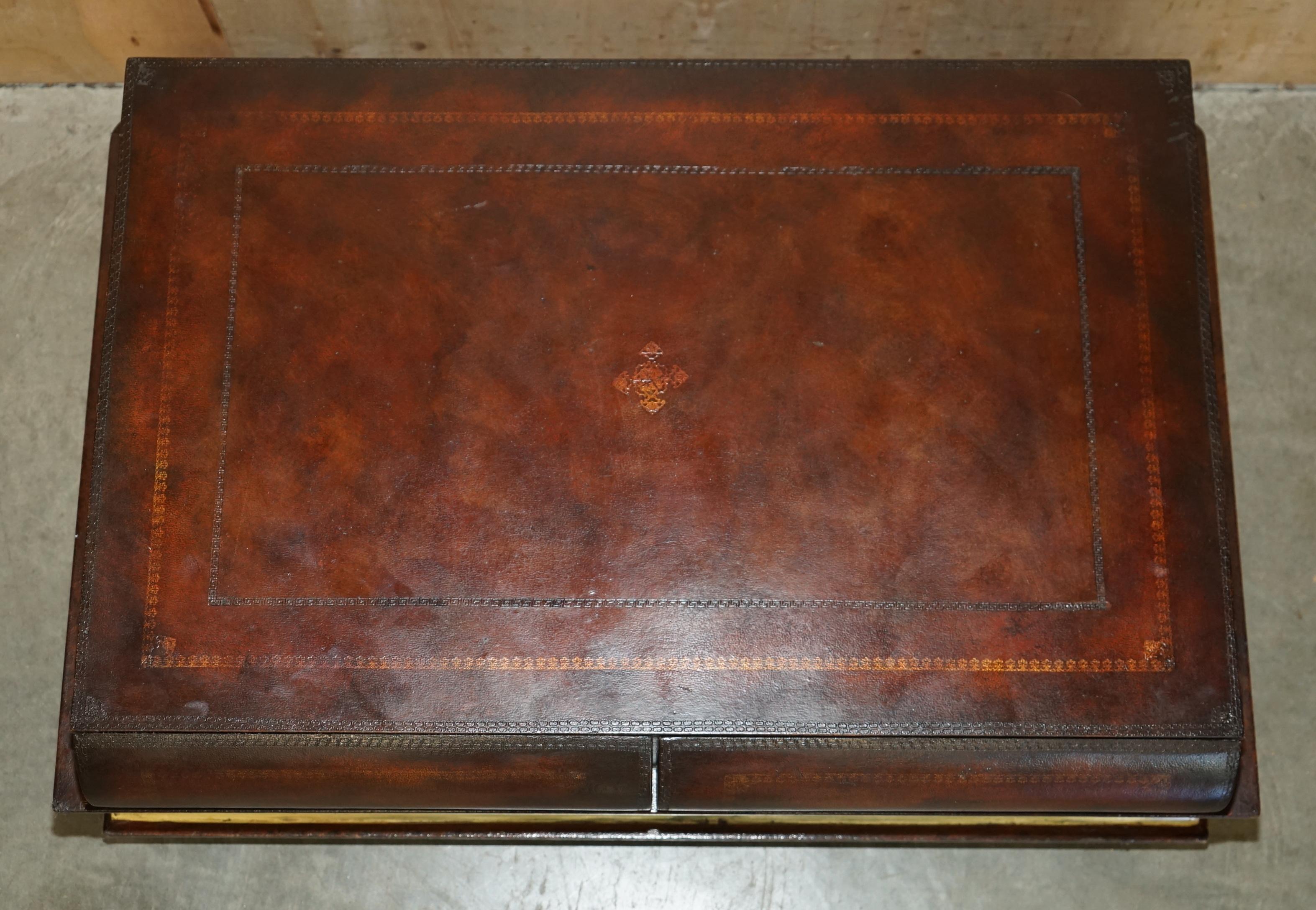 Mid-Century Modern FULLY RESTORED BROWN LEATHER SCHOLARS STACK OF BOOKCASE COFFEE TABLE DRAWERs For Sale