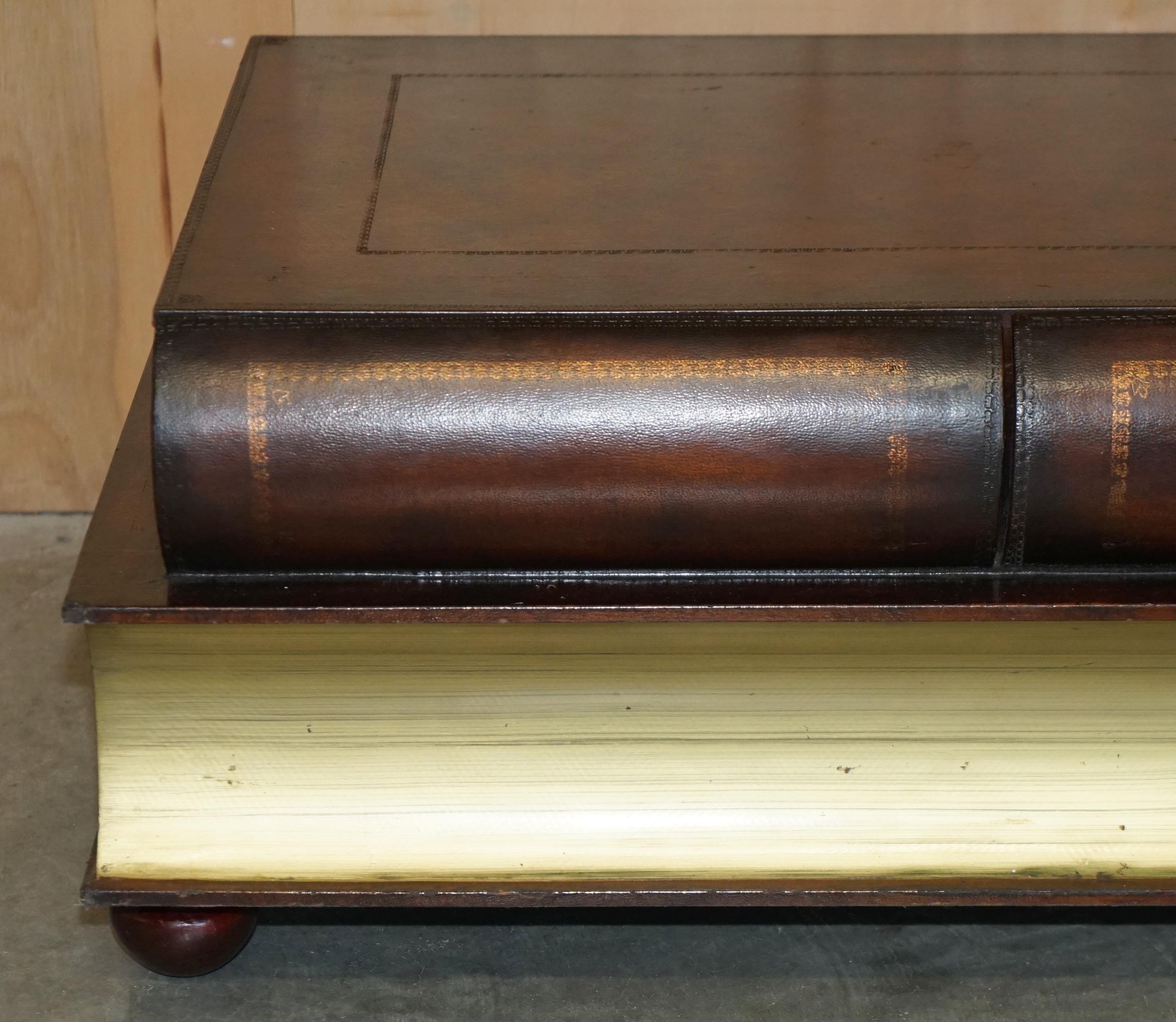 20th Century FULLY RESTORED BROWN LEATHER SCHOLARS STACK OF BOOKCASE COFFEE TABLE DRAWERs For Sale