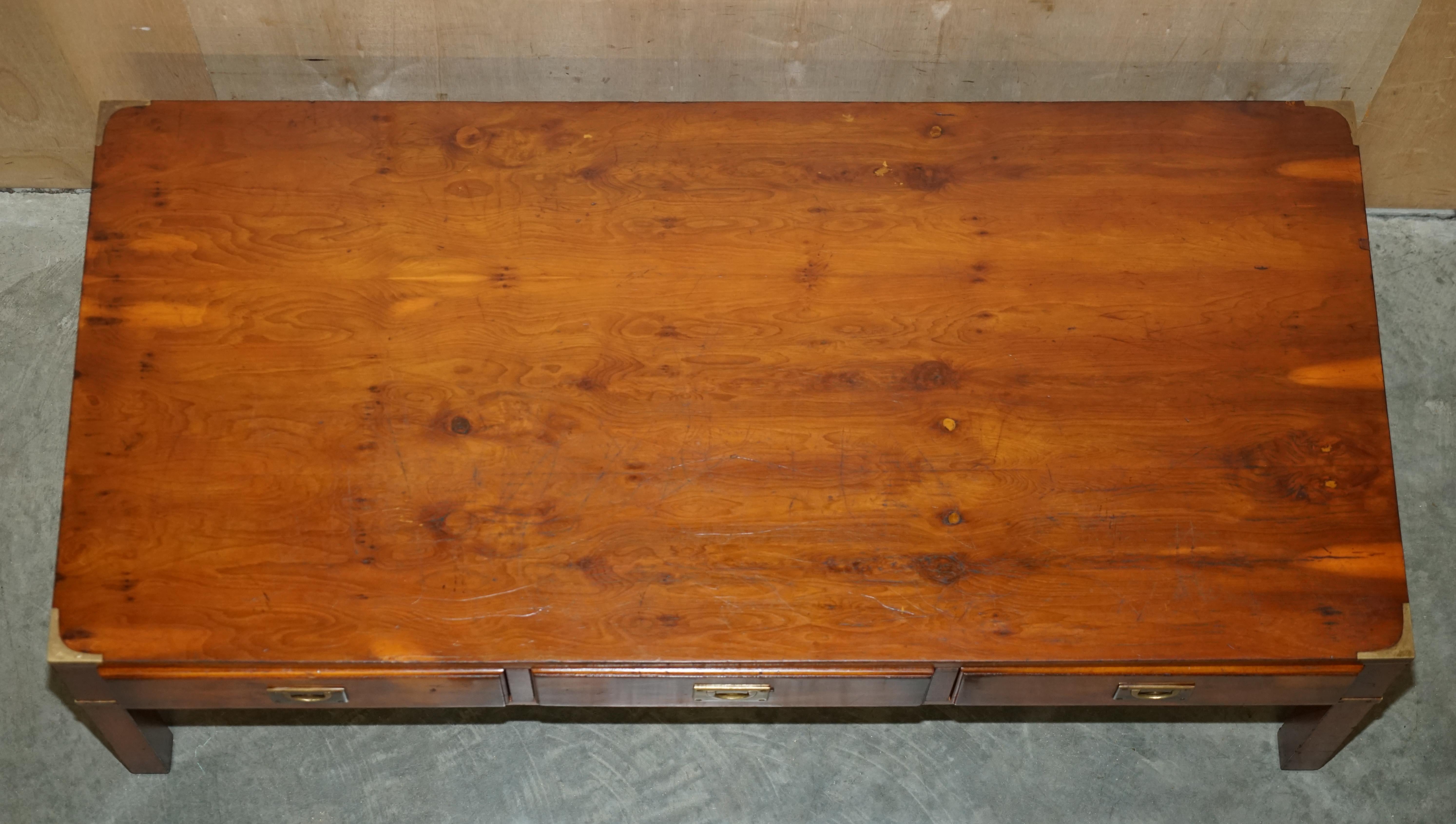 Fully Restored Burr & Burl Yew Brass Military Campaign 3 Drawer Coffee Table For Sale 4