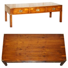 TABLE DE CAFÉ 3 Tiroirs entièrement restaurée BURR & BURL YEW BRASS MILITARY CAMPAiGN