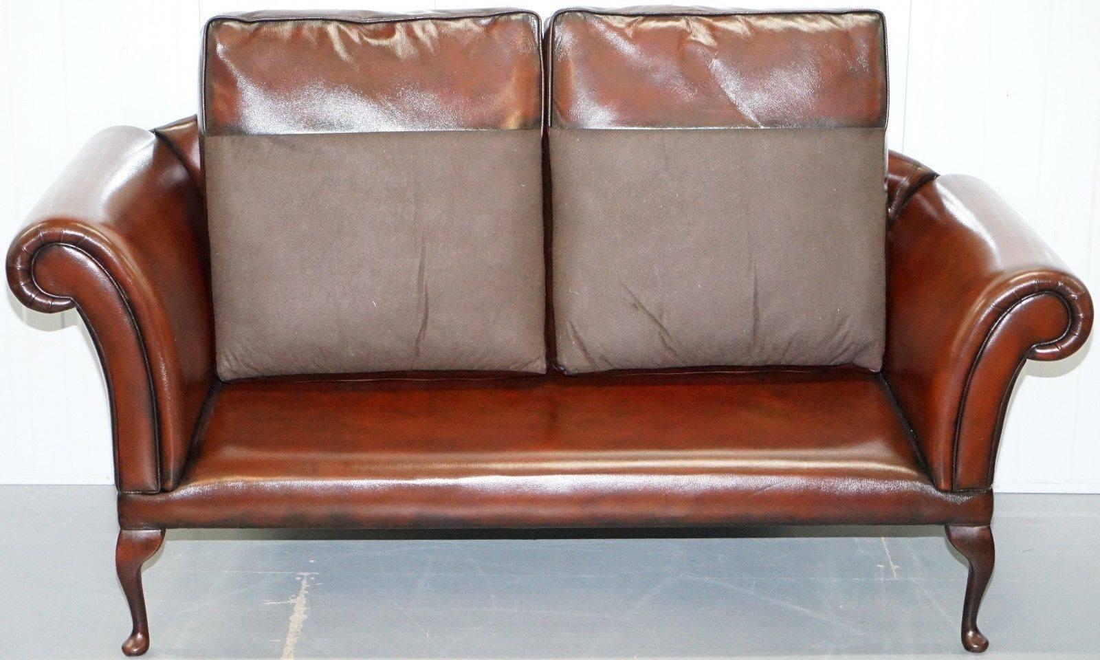 We are delighted to offer for sale this stunning fully restored deep cigar brown leather Chesterfield buttoned chaise longue sofa with thick deep feather filled cushions

An exceptional quality and well-made piece, the leather finish is very dark