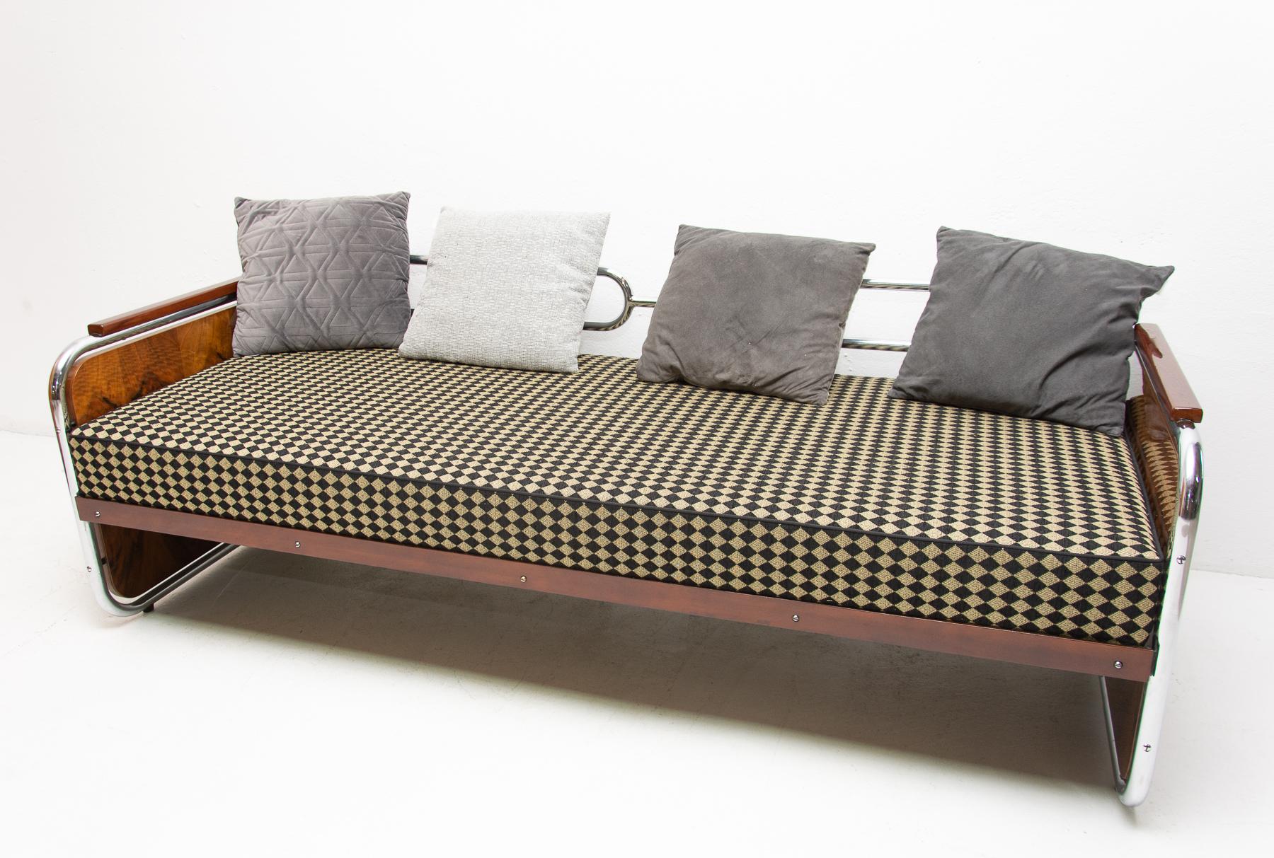Fully Restored Chromed Bauhaus Sofa, 1930s, Bohemia In Excellent Condition In Prague 8, CZ