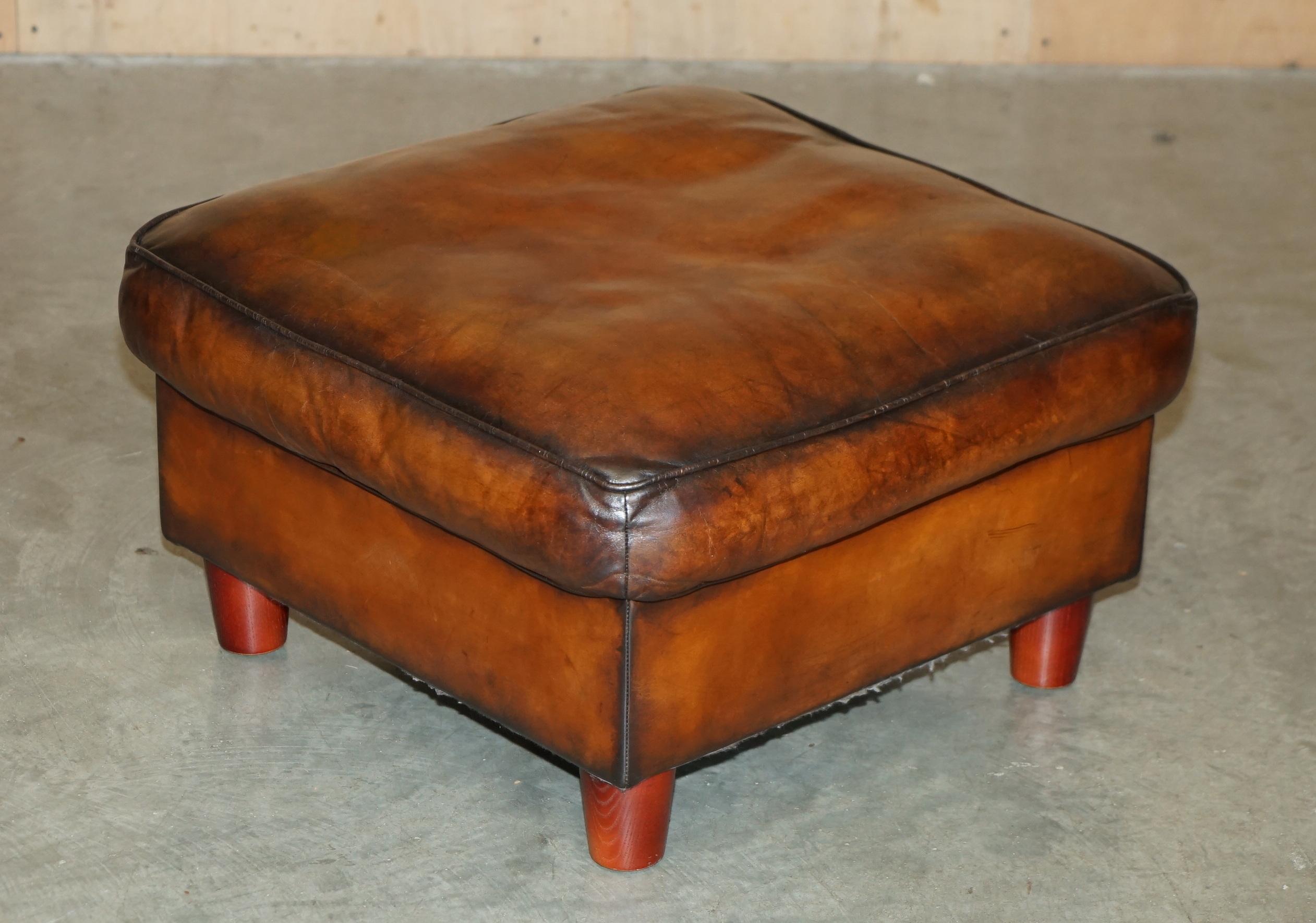 FULLY RESTORED COLLIN & HAYES HANDgefärbter BROWN LEATHER LOUNGER ARMCHAiR & OTTOMAN im Angebot 9