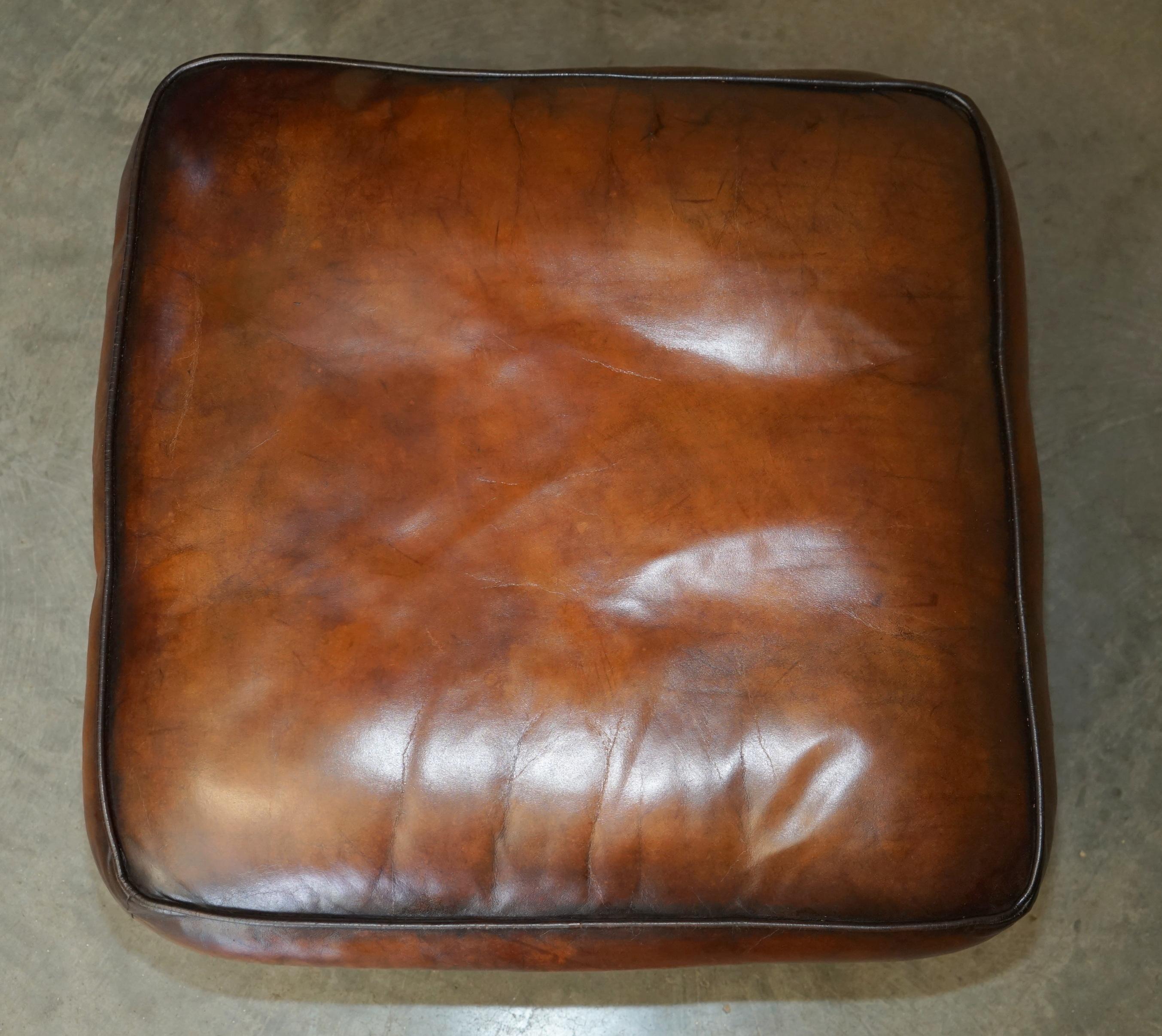 FULLY RESTORED COLLIN & HAYES HANDgefärbter BROWN LEATHER LOUNGER ARMCHAiR & OTTOMAN im Angebot 11
