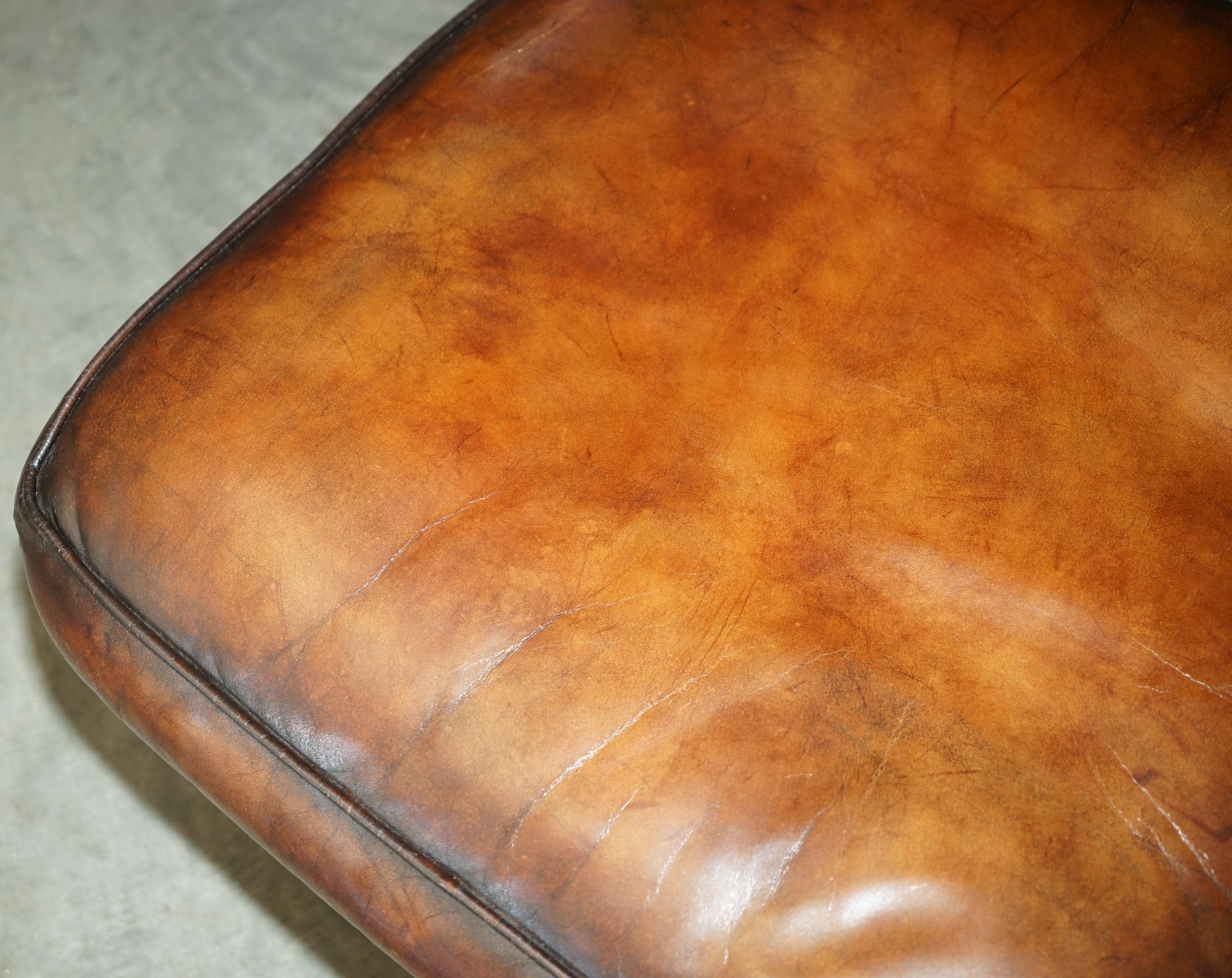 FULLY RESTORED COLLIN & HAYES HANDgefärbter BROWN LEATHER LOUNGER ARMCHAiR & OTTOMAN im Angebot 12