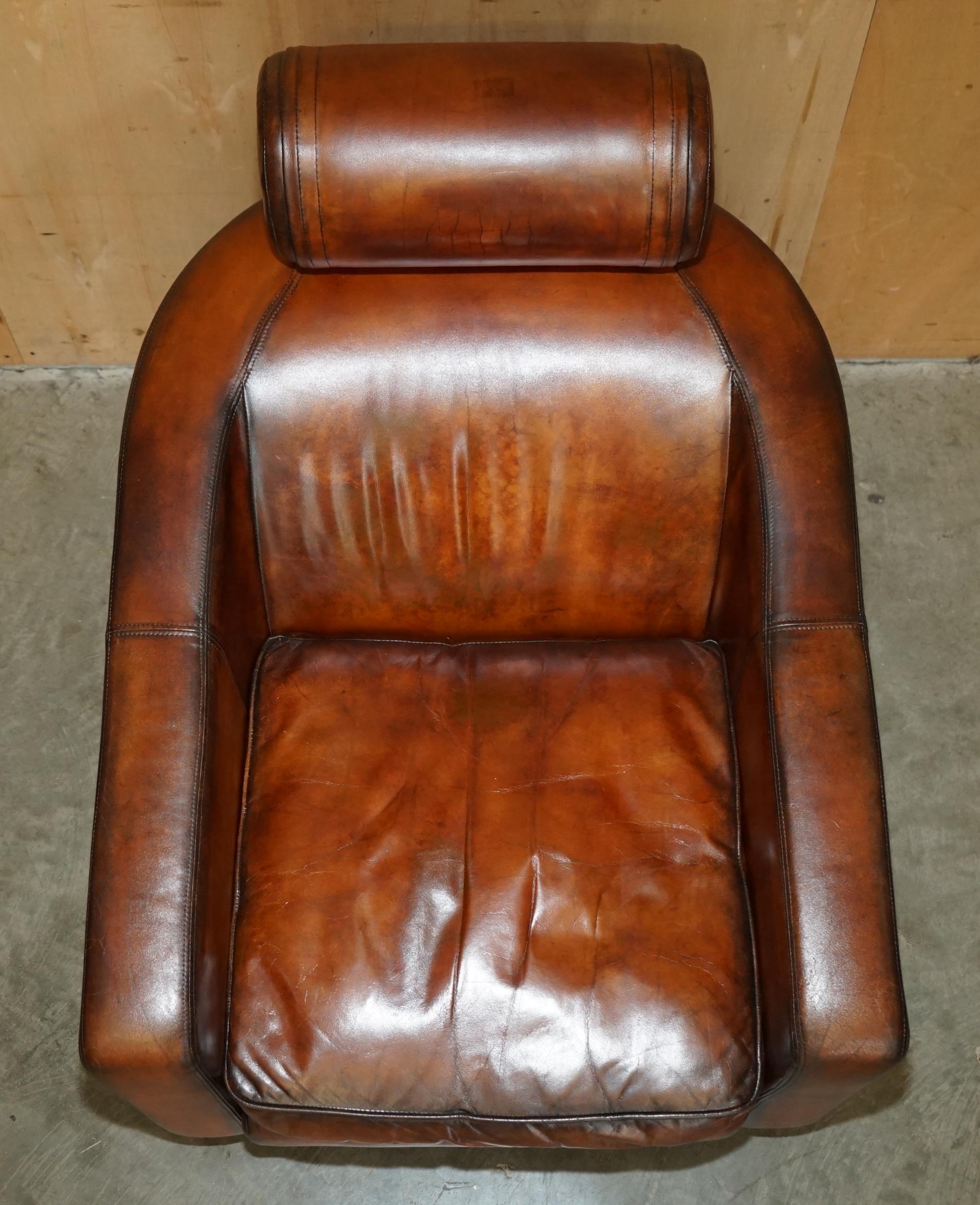FULLY RESTORED COLLIN & HAYES HANDgefärbter BROWN LEATHER LOUNGER ARMCHAiR & OTTOMAN im Zustand „Gut“ im Angebot in West Sussex, Pulborough