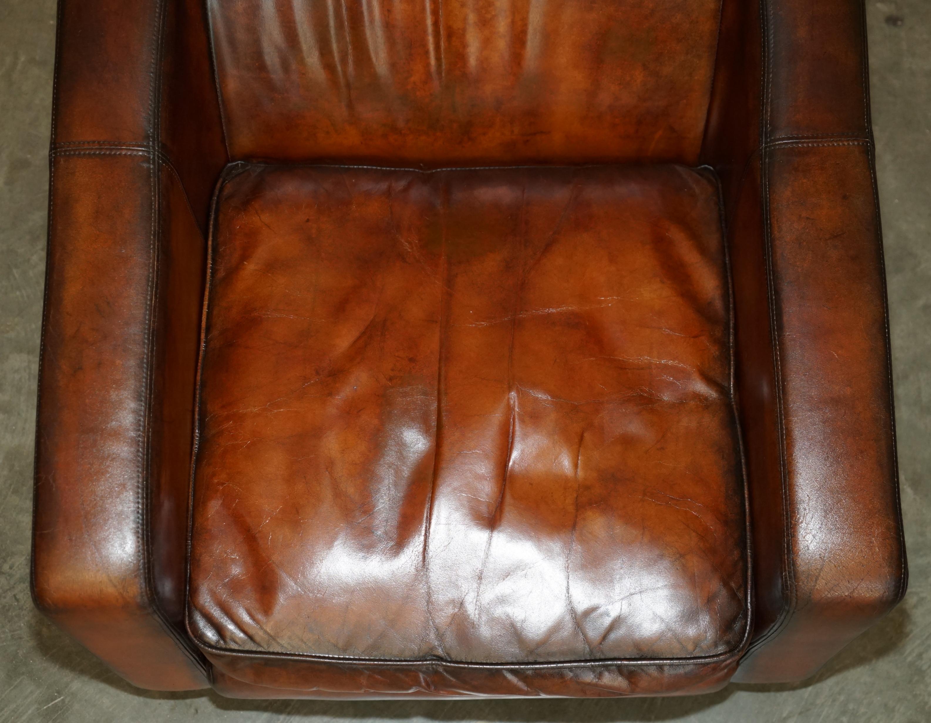 FULLY RESTORED COLLIN & HAYES HANDgefärbter BROWN LEATHER LOUNGER ARMCHAiR & OTTOMAN (20. Jahrhundert) im Angebot