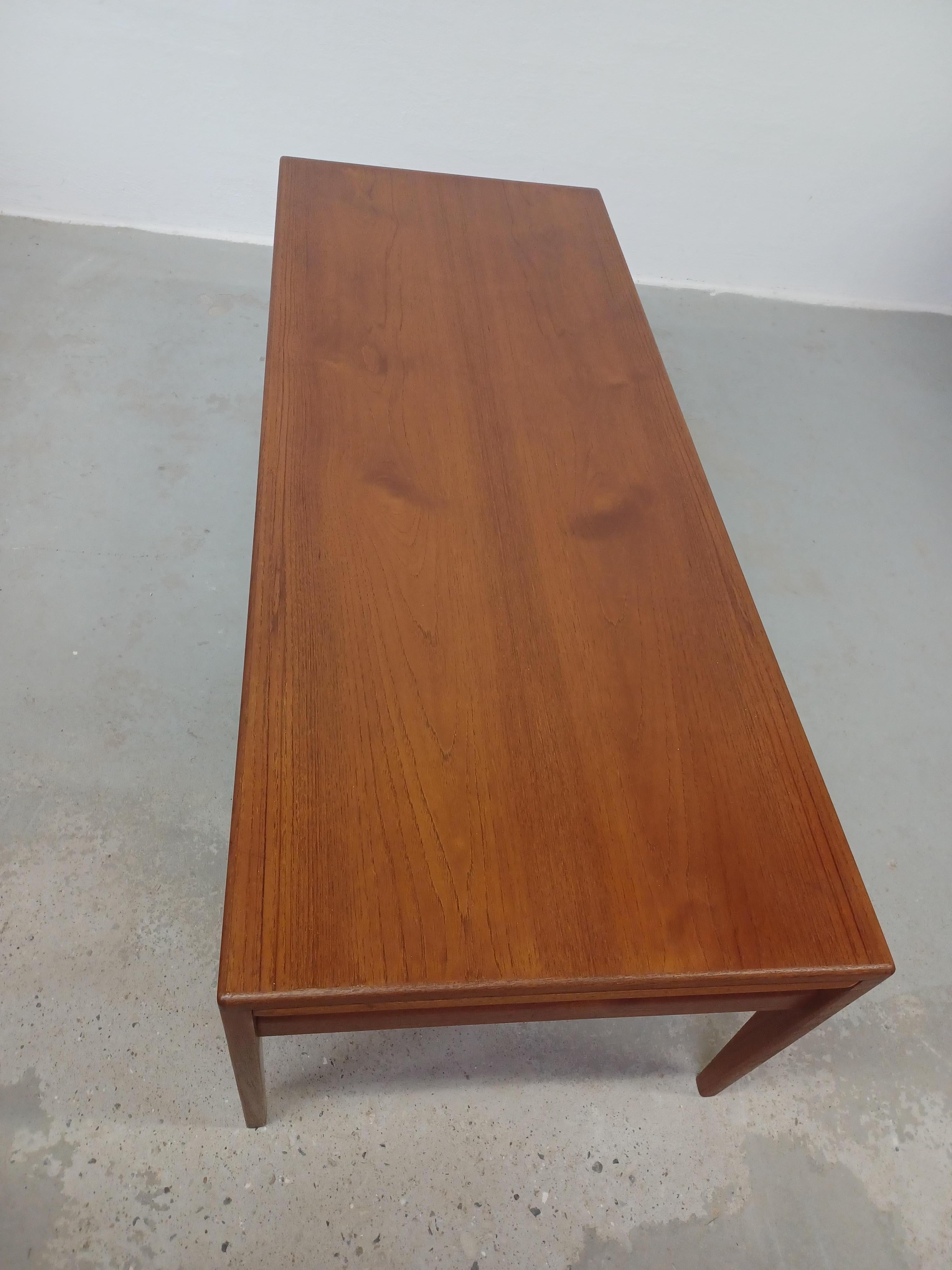 Fully Restored Danish Johannes Andersen Coffee Table in Teak by CFC Silkeborg For Sale 2