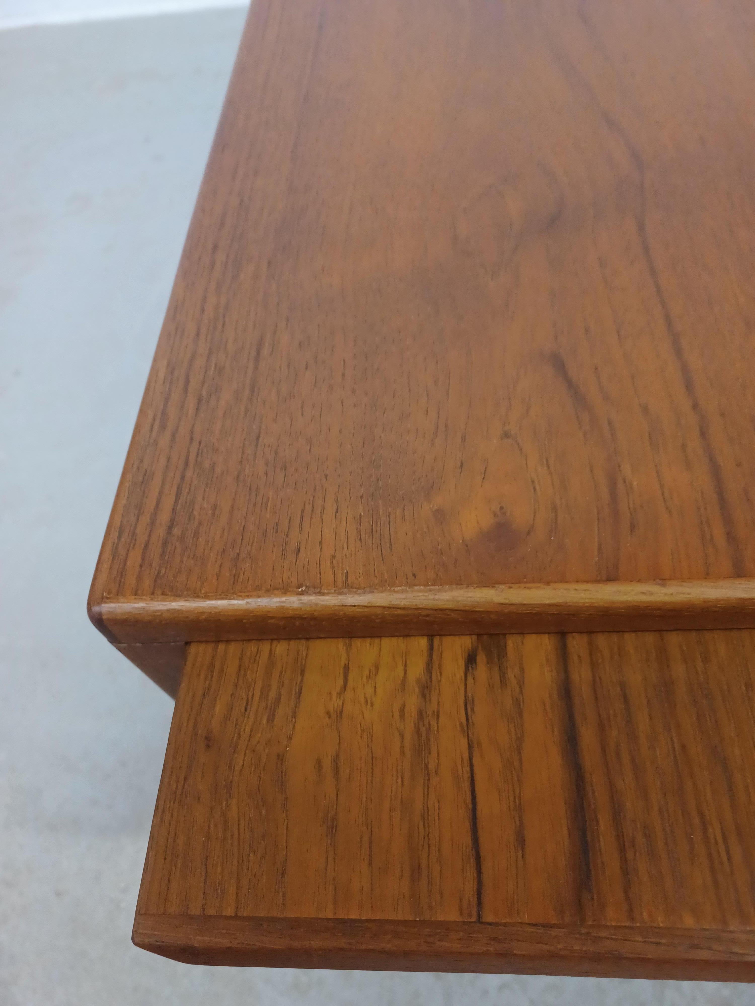 Fully Restored Danish Johannes Andersen Coffee Table in Teak by CFC Silkeborg For Sale 4