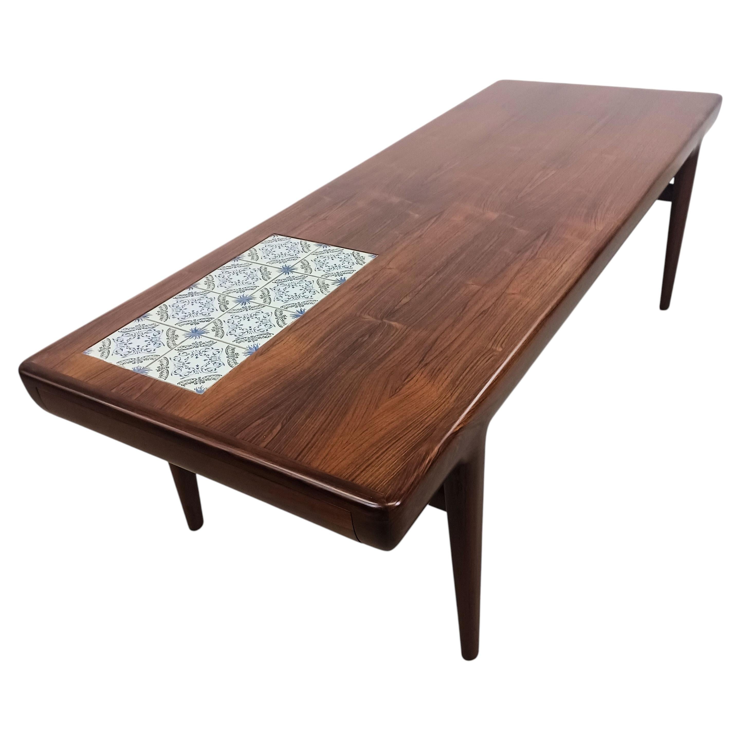 Mesa de centro danesa de palisandro de Johannes Andersen totalmente restaurada en venta