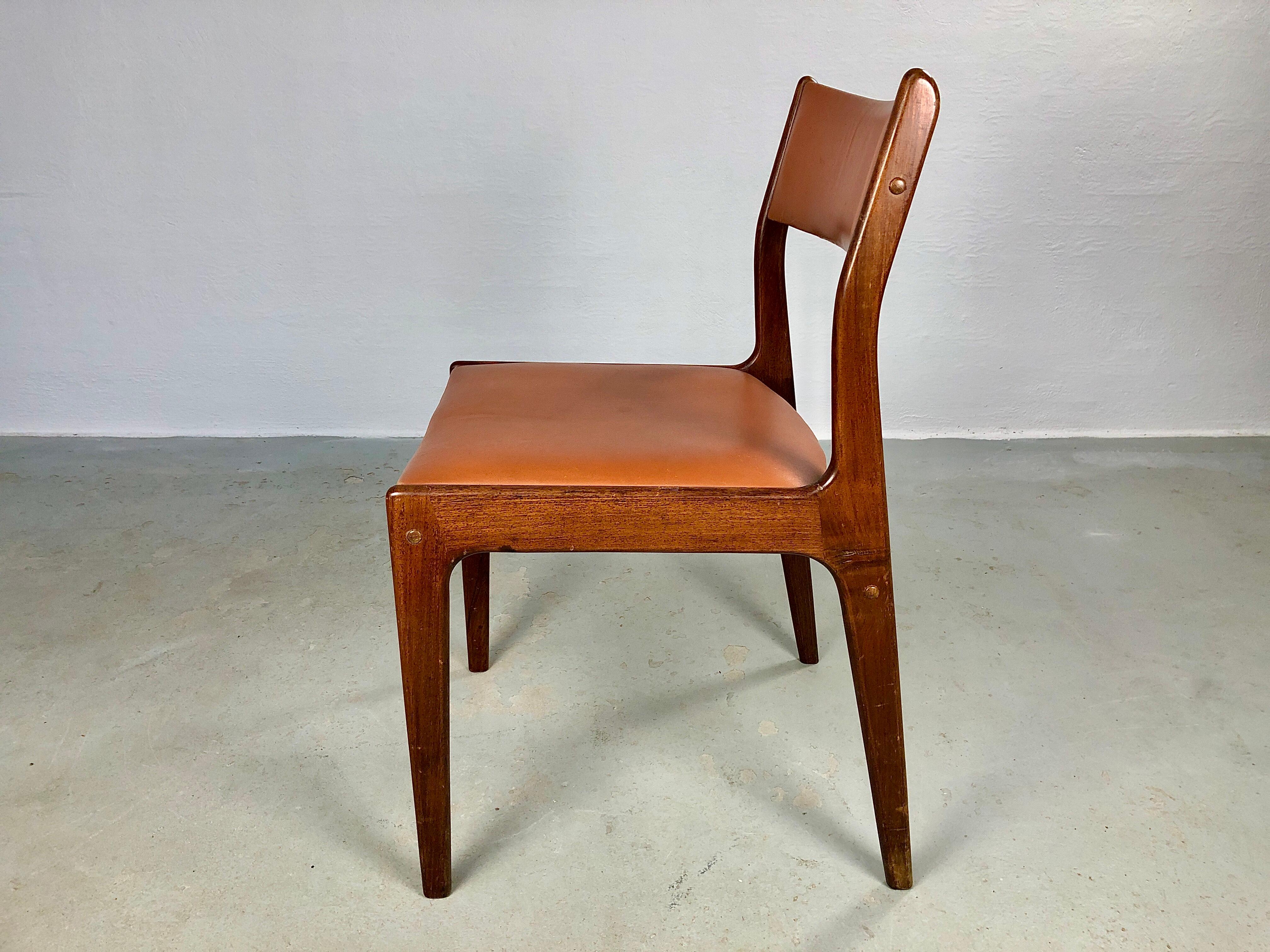 Restored Johannes Andersen Rosewood Dining Chairs Custom Reupholstey Included In Good Condition For Sale In Knebel, DK