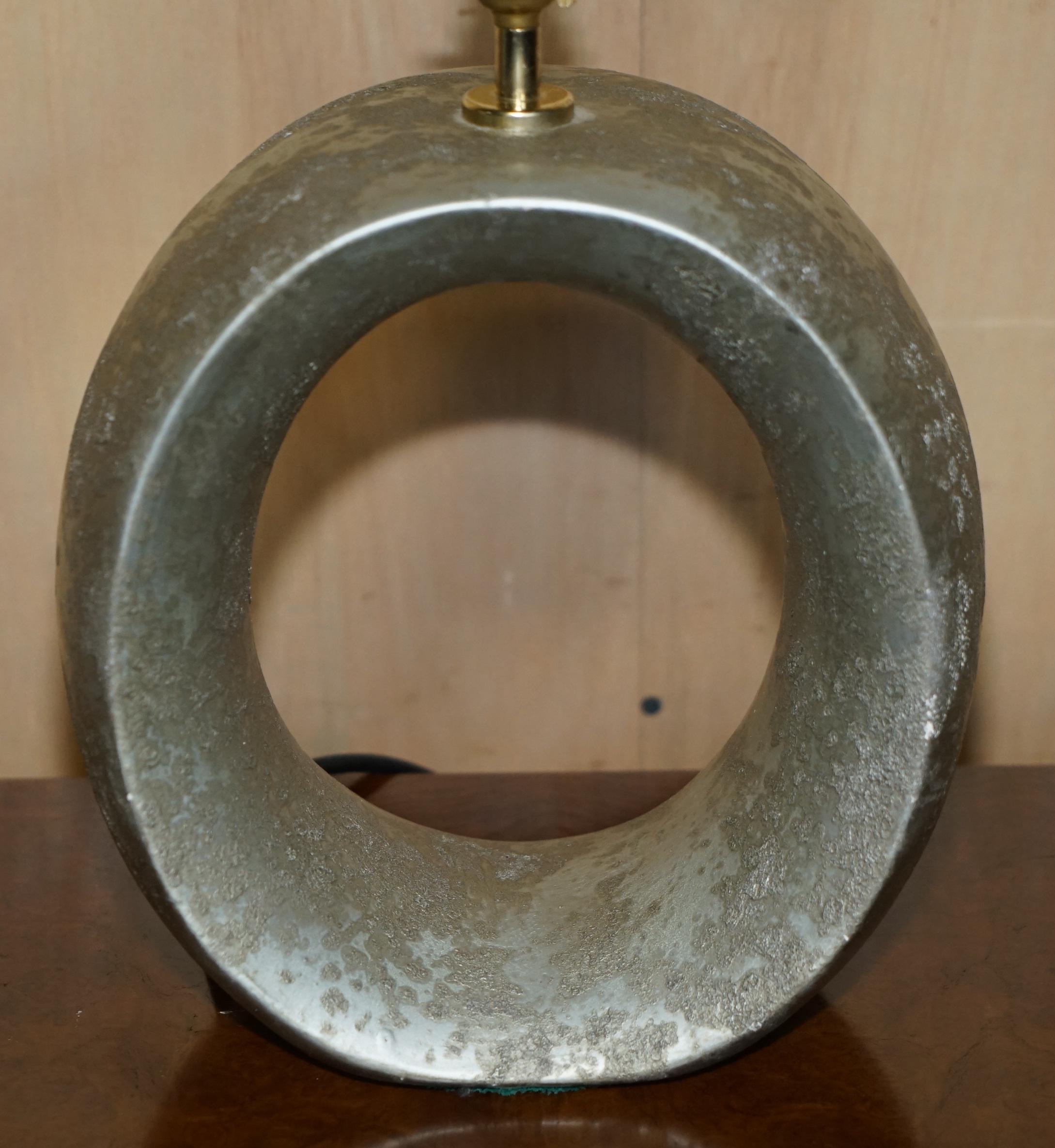 English FULLY RESTORED DECORATIVE OVAL GREY STONE AFFECT TABLE LAMP WITH NEW FITTINGs For Sale