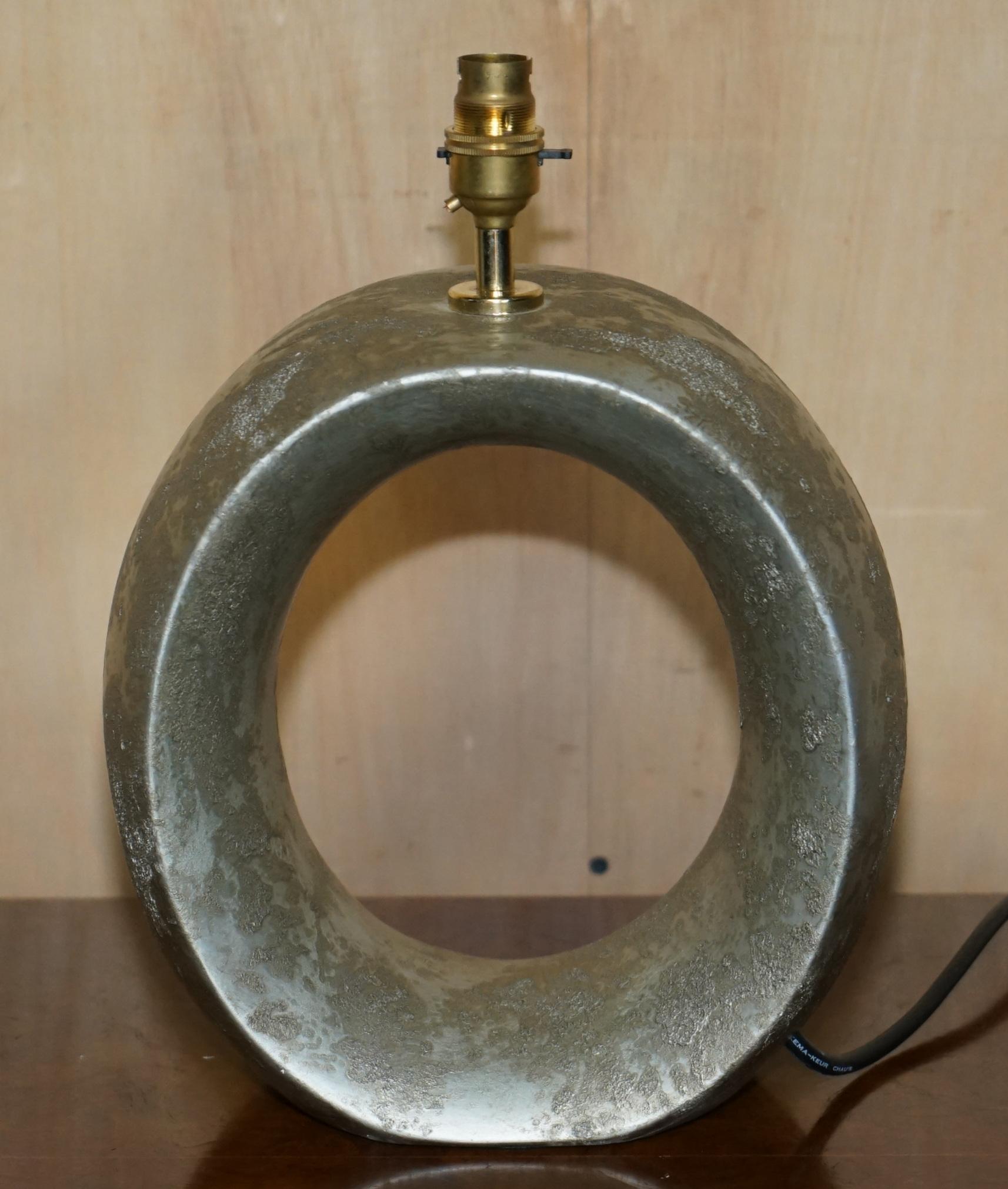 Brass FULLY RESTORED DECORATIVE OVAL GREY STONE AFFECT TABLE LAMP WITH NEW FITTINGs For Sale