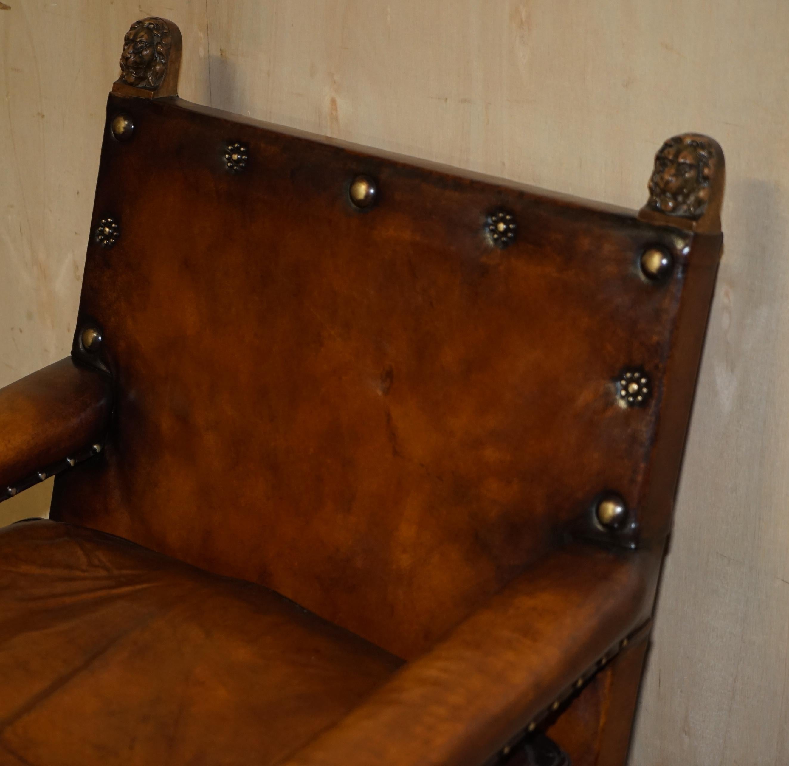 Vollständig restauriert Edwardian circa 1910 Hand gefärbt Brown Leder Löwe geschnitzt Sessel (Englisch) im Angebot