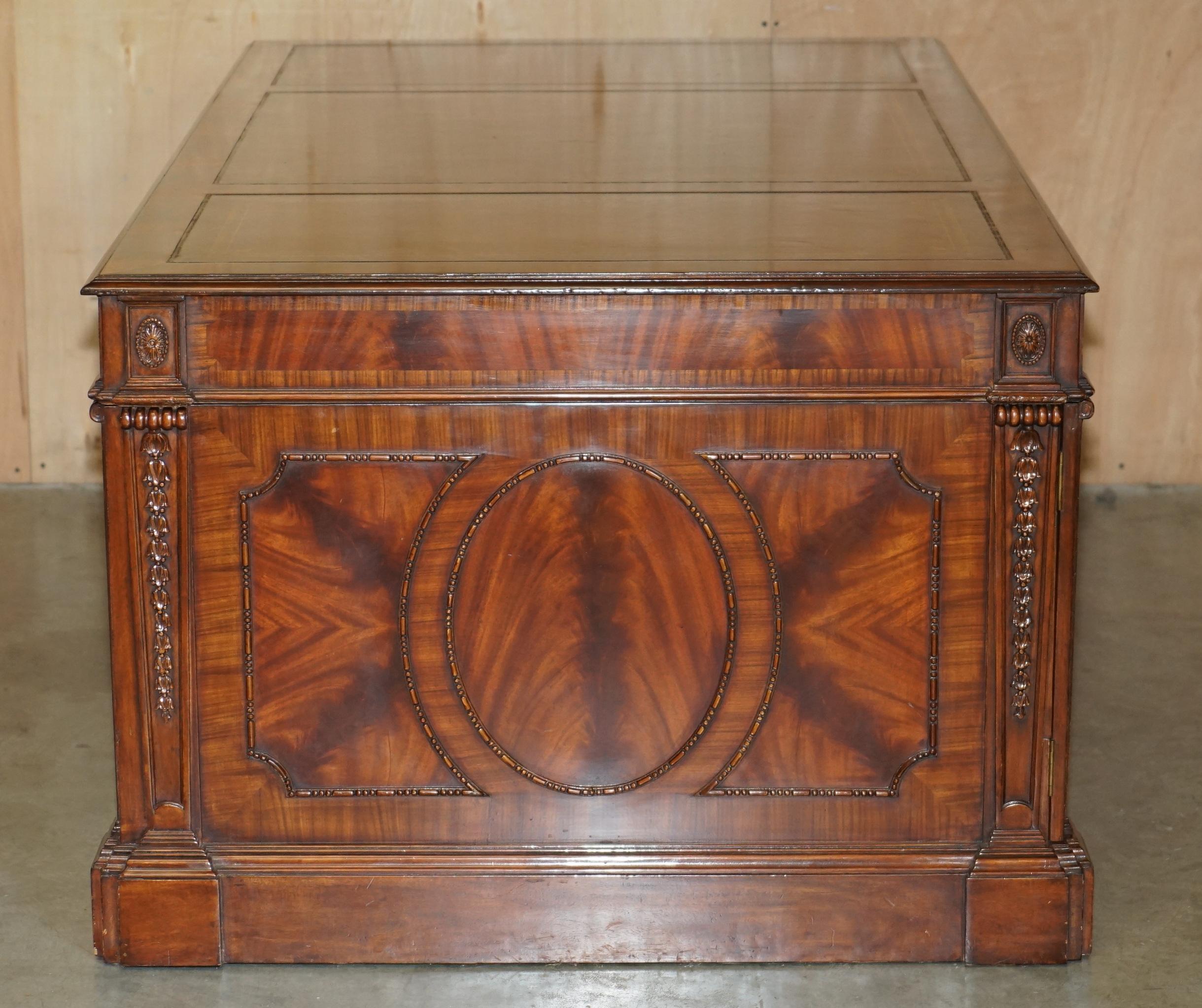 FULLY RESTORED EXTRA LARGE DOUBLE SiDED REGENCY TWIN PEDESTAL PARTNER DESK In Excellent Condition For Sale In West Sussex, Pulborough