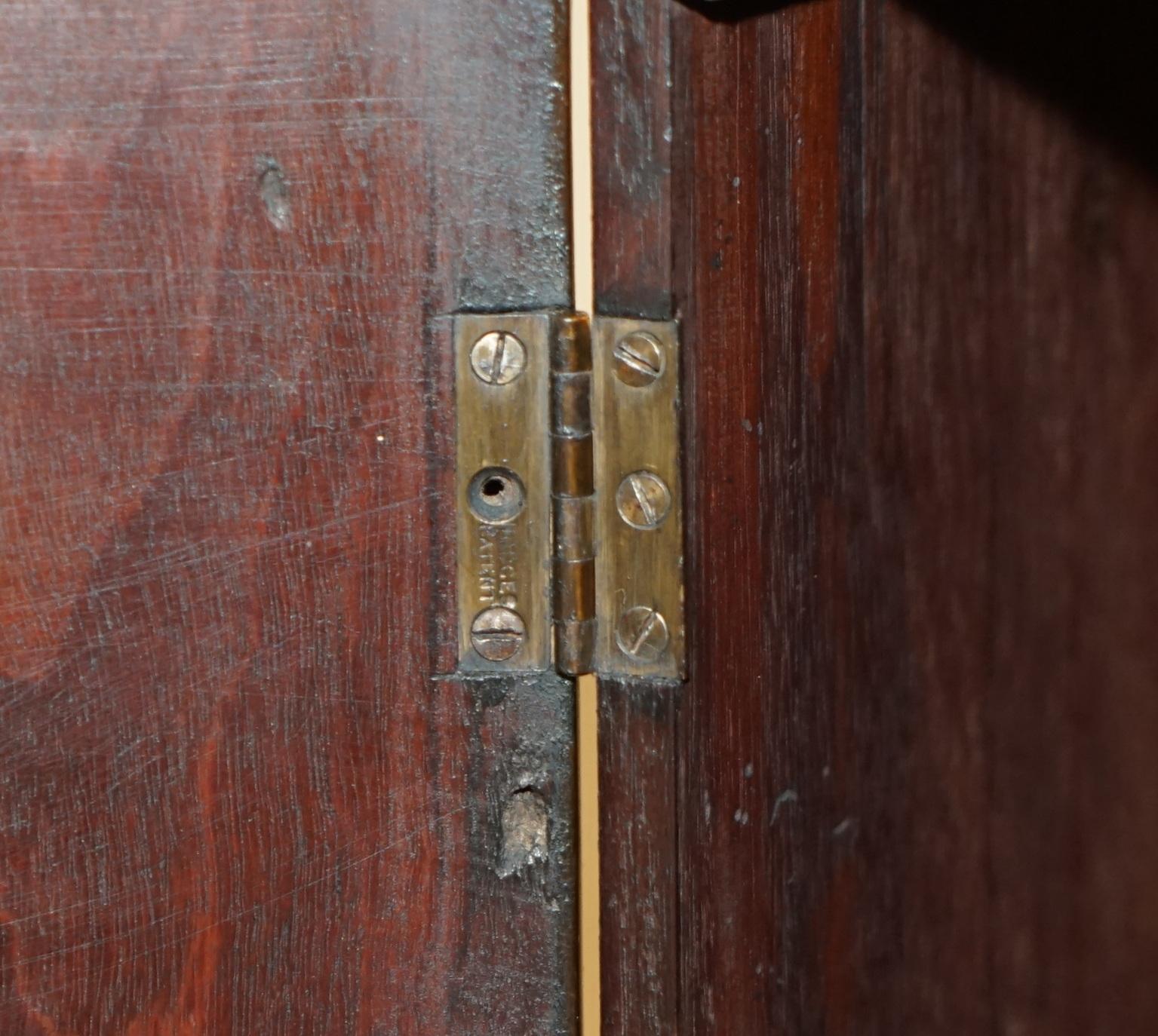 FULLY RESTORED FINE & ANTIQUE GEORGIAN SHERATON COLLECTORS CABINET CiRCA 1820 For Sale 11