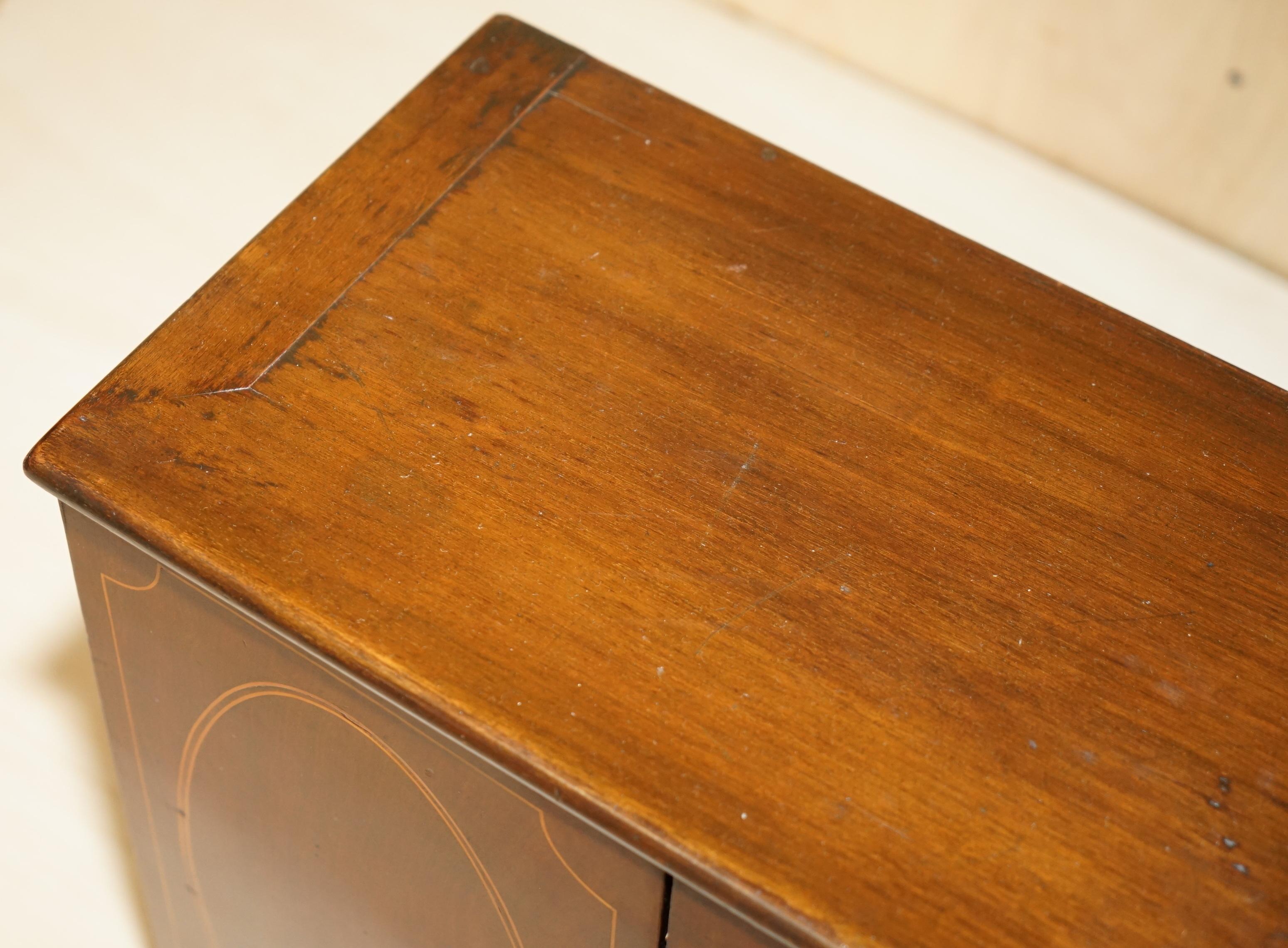 English FULLY RESTORED FINE & ANTIQUE GEORGIAN SHERATON COLLECTORS CABINET CiRCA 1820 For Sale