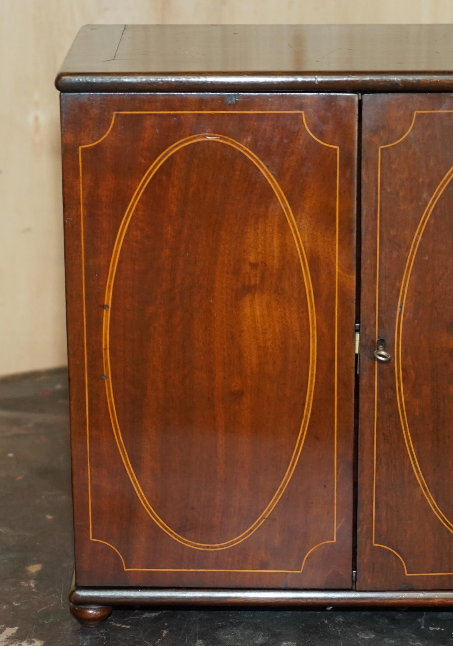 Hand-Crafted FULLY RESTORED FINE & ANTIQUE GEORGIAN SHERATON COLLECTORS CABINET CiRCA 1820 For Sale