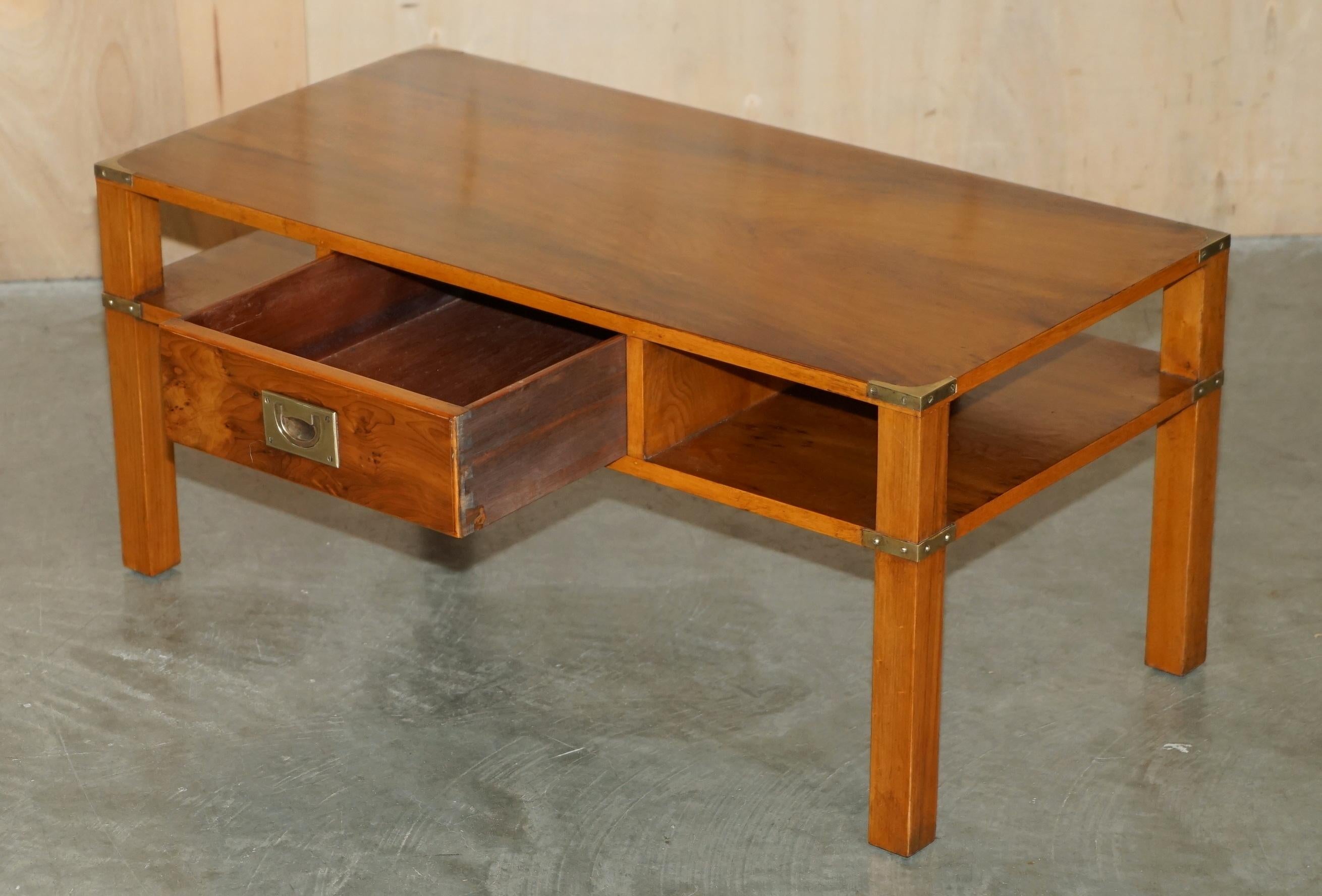 FULLY RESTORED FRENCH POLiSHED BURR YEW WOOD MILITARY CAMPAIGN COFFEE TABLE For Sale 10