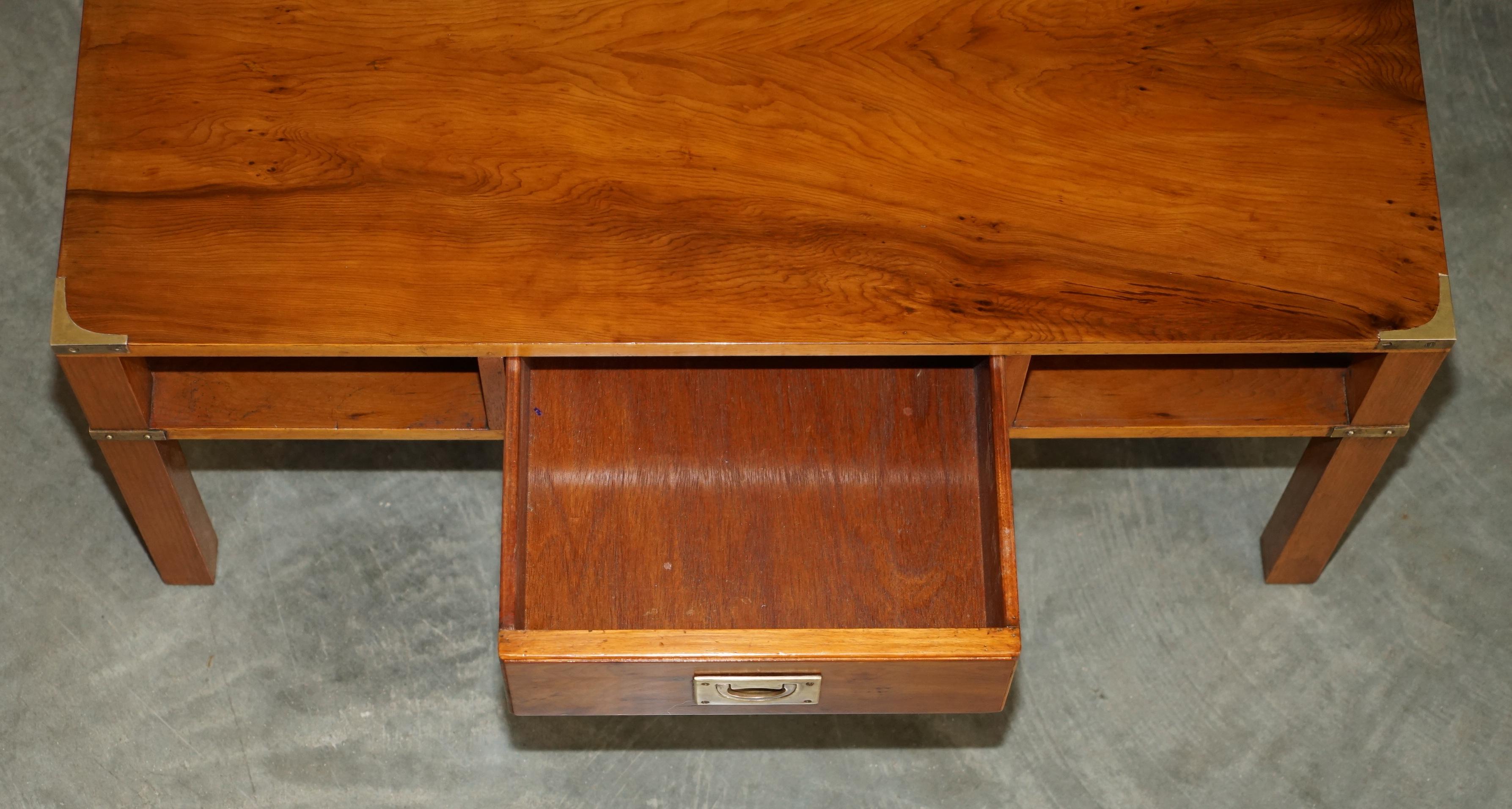 FULLY RESTORED FRENCH POLiSHED BURR YEW WOOD MILITARY CAMPAIGN COFFEE TABLE For Sale 11