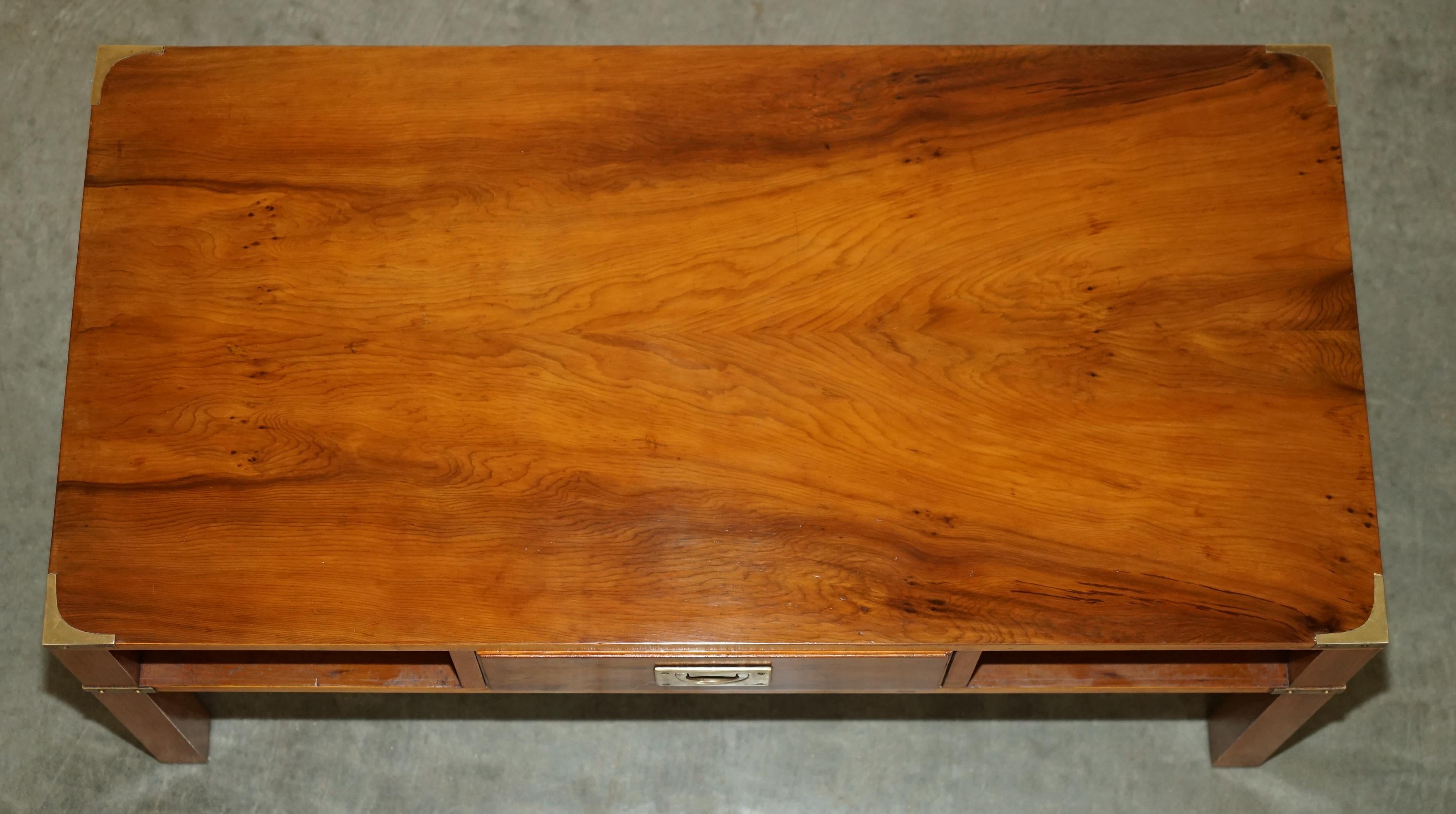 English FULLY RESTORED FRENCH POLiSHED BURR YEW WOOD MILITARY CAMPAIGN COFFEE TABLE For Sale